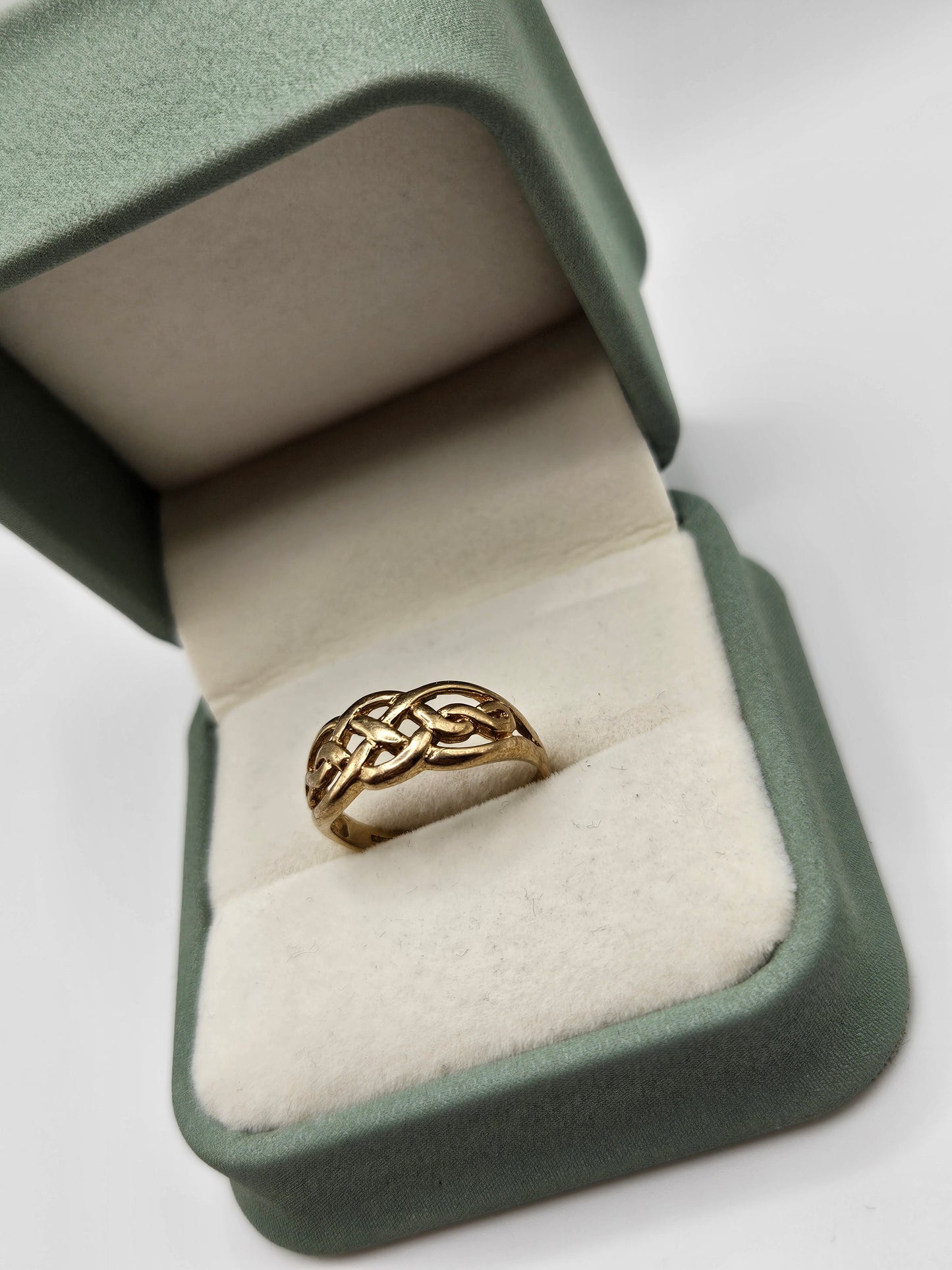 9ct gold celtic ring