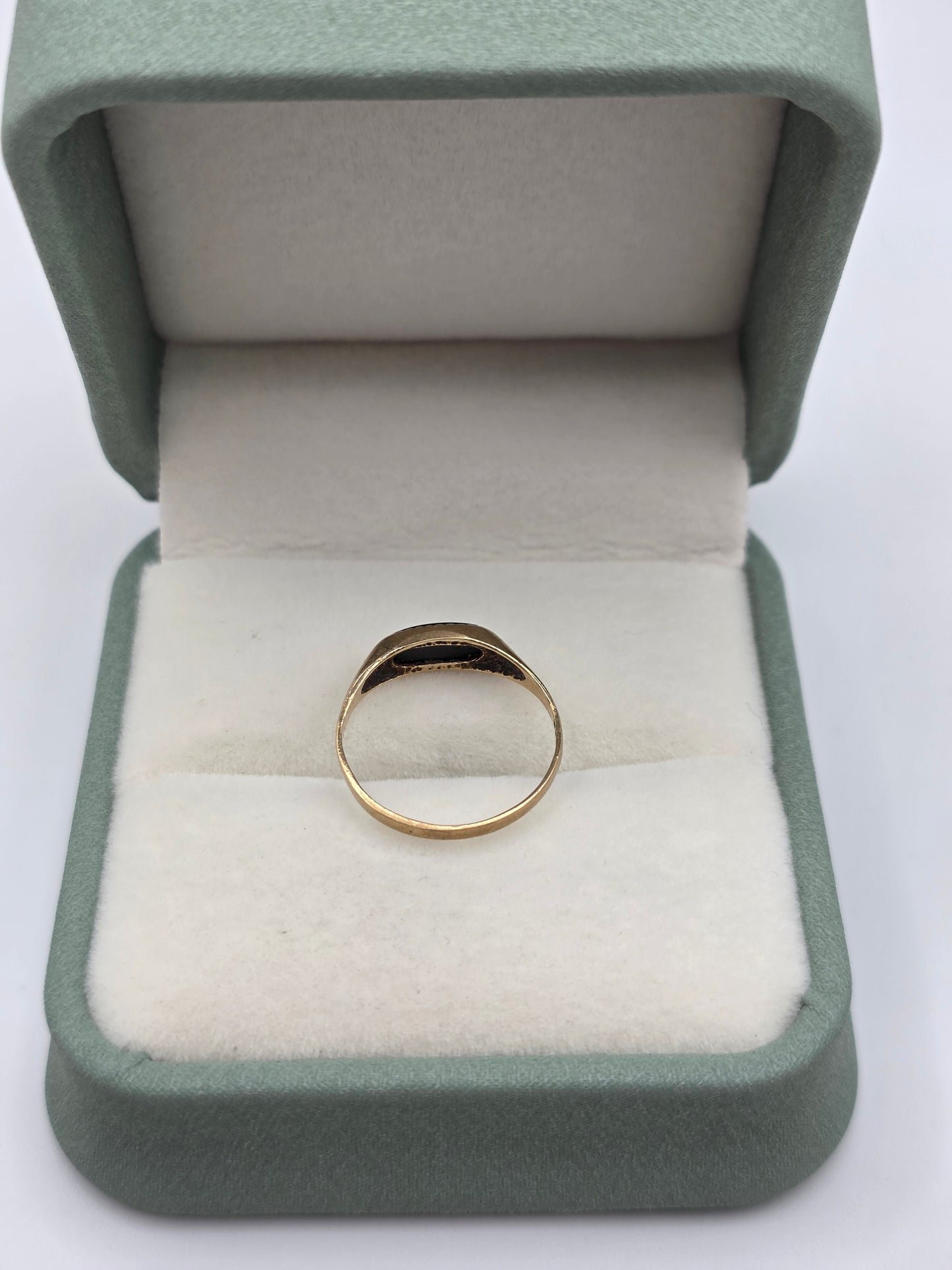 9ct gold onyx ring