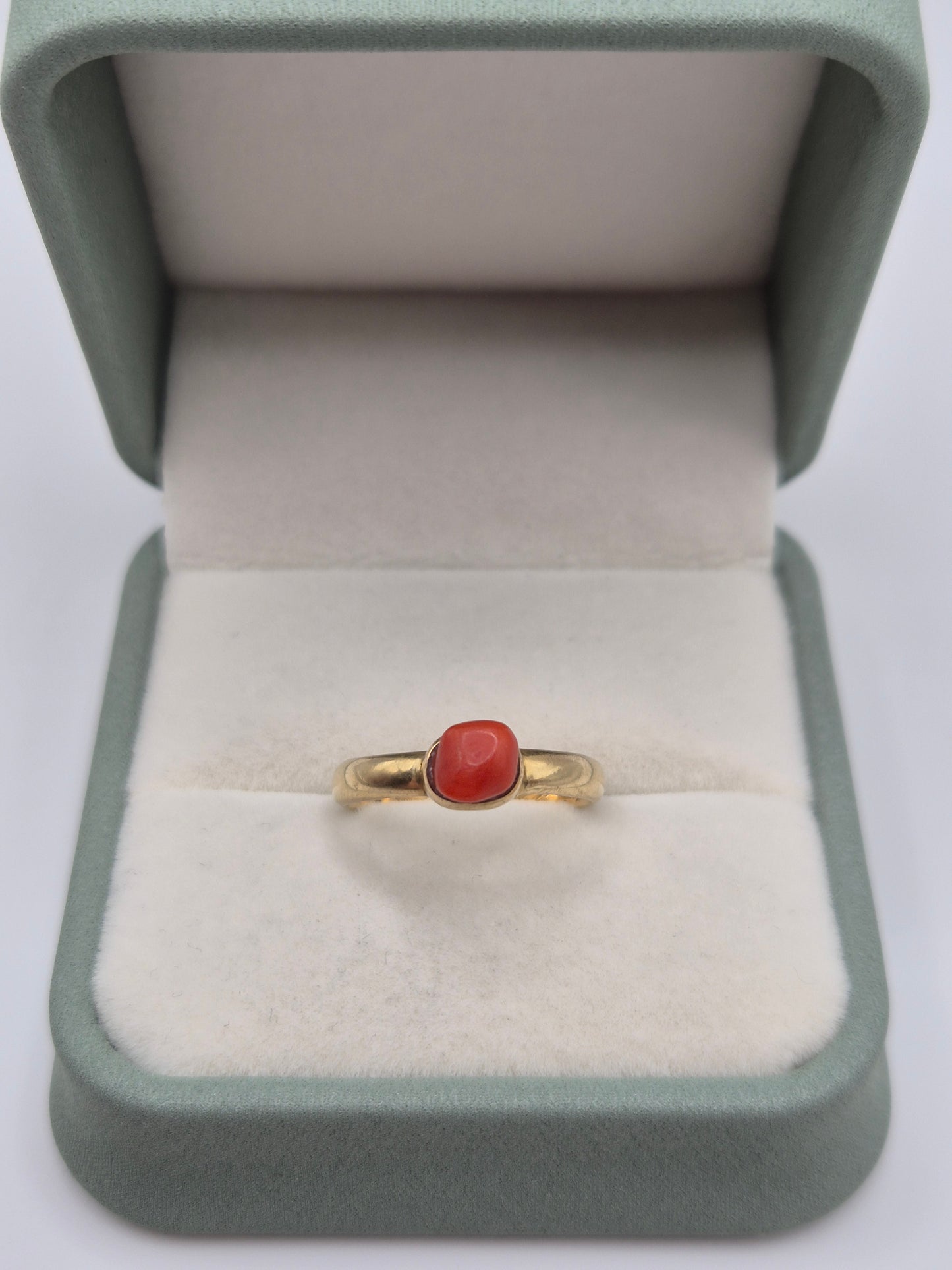 14ct gold coral ring
