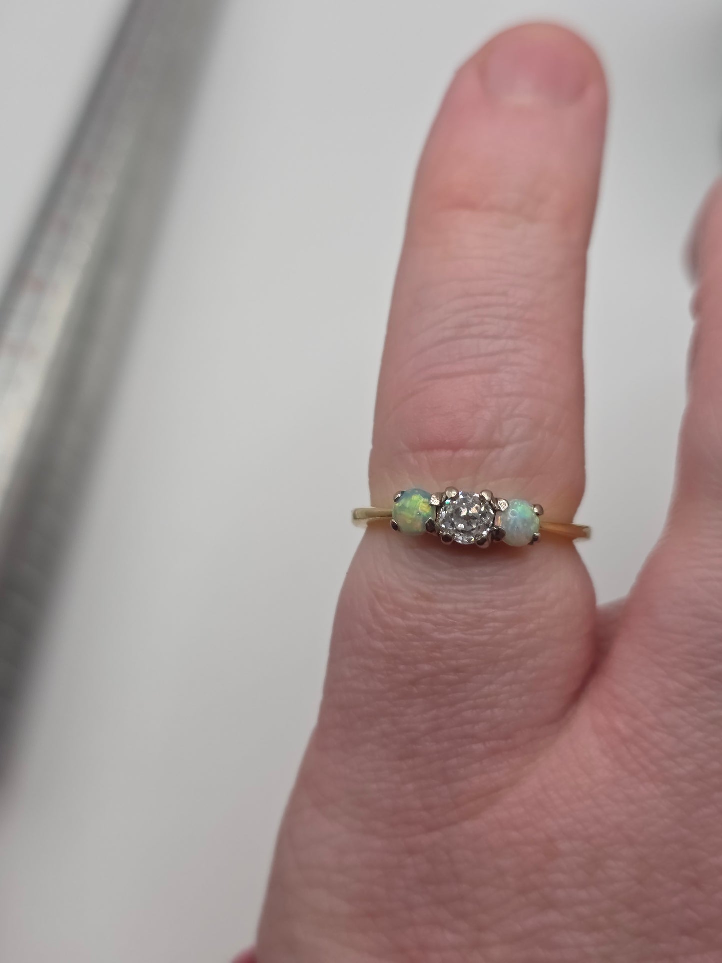 18ct gold opal and diamond ring