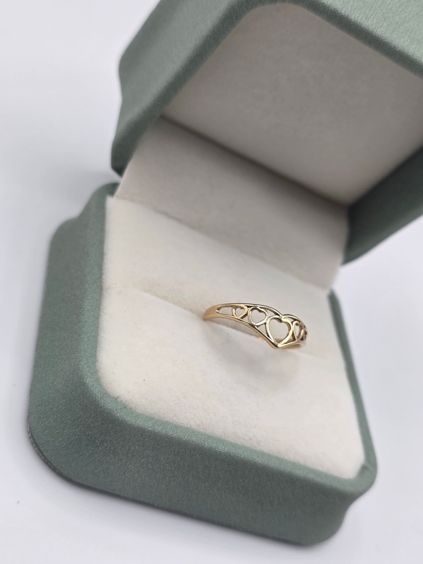 9ct gold heart wishbone ring