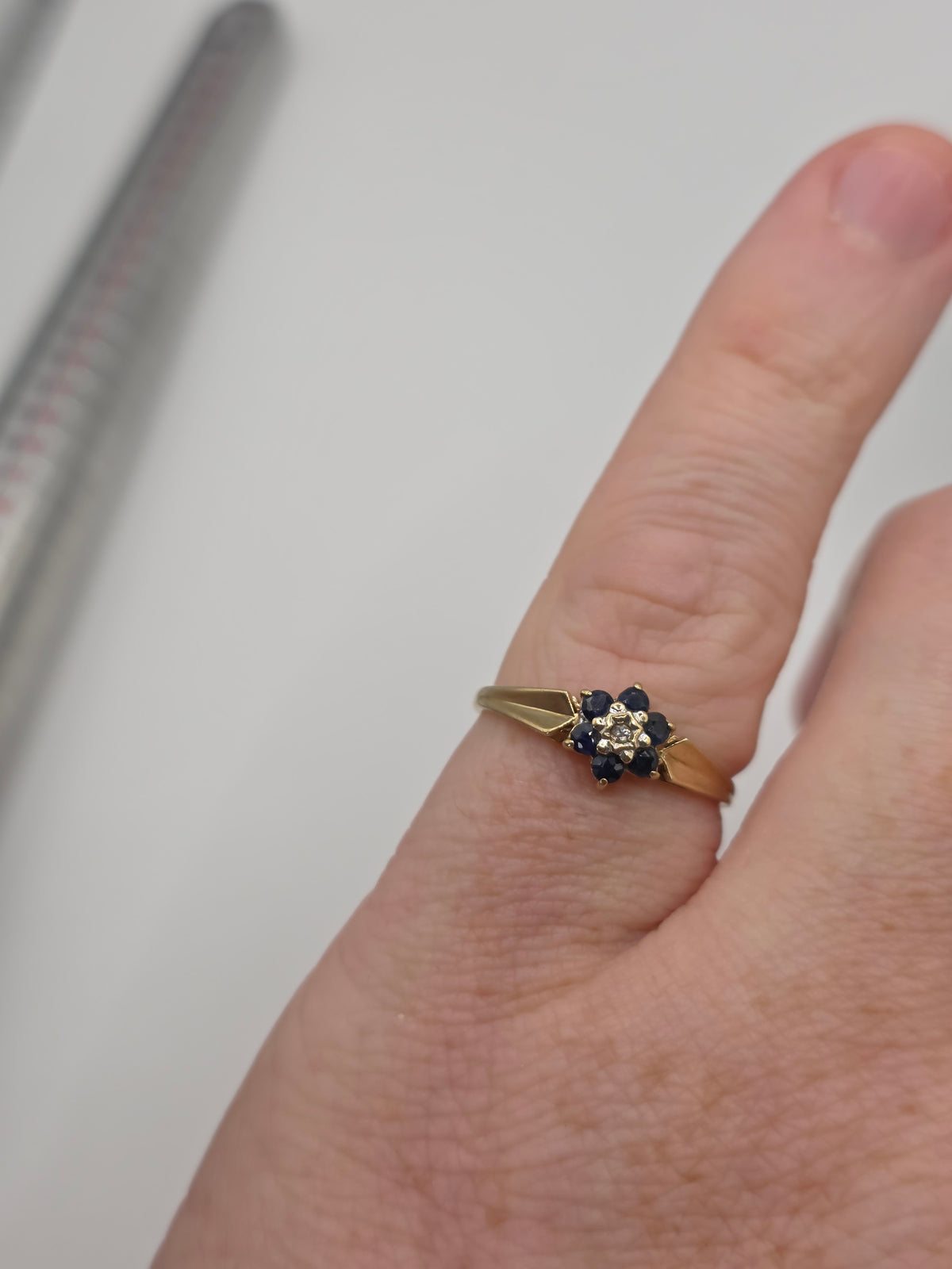 9ct gold sapphire and diamond ring