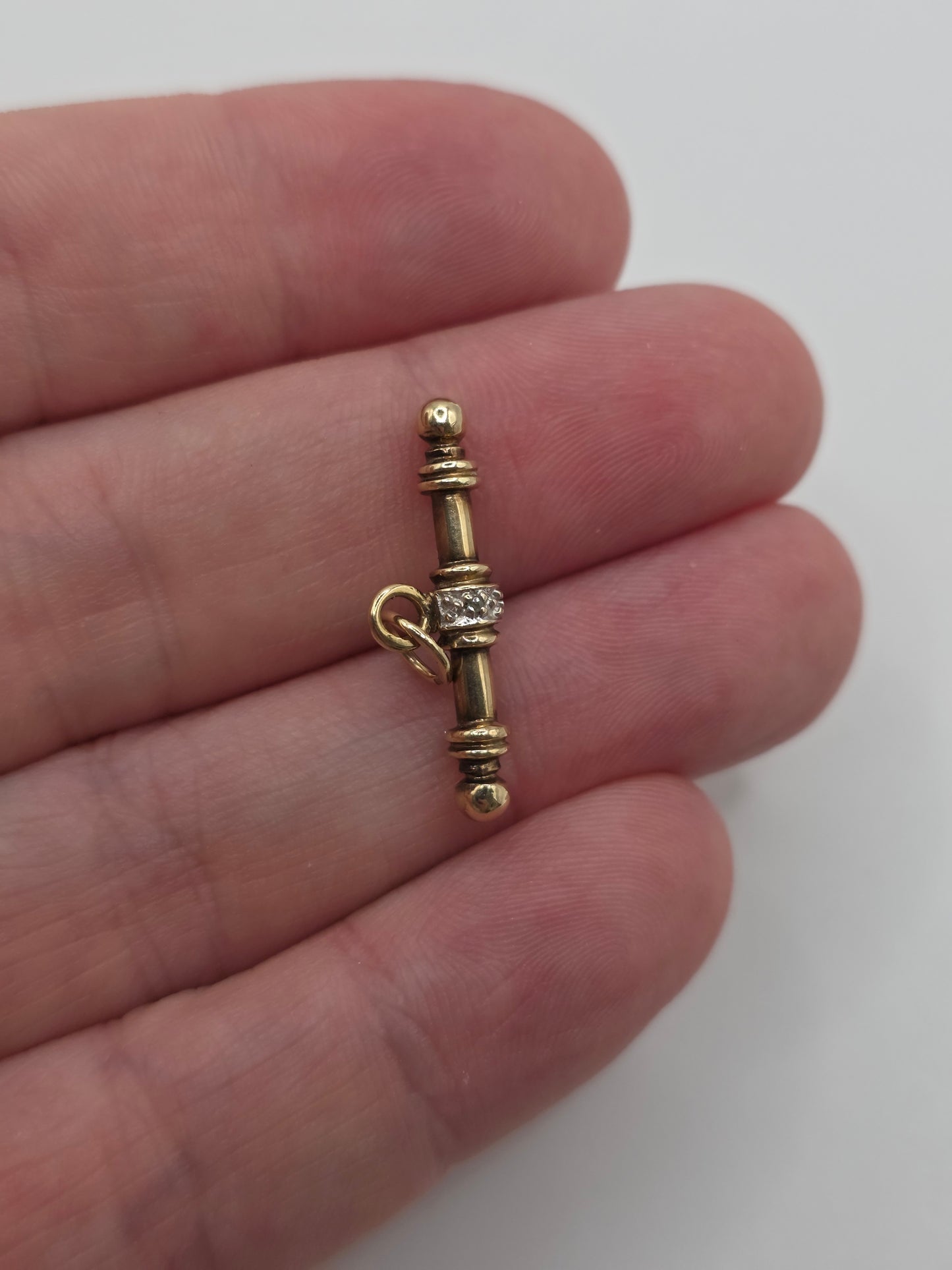 9ct gold diamond T-Bar pendant