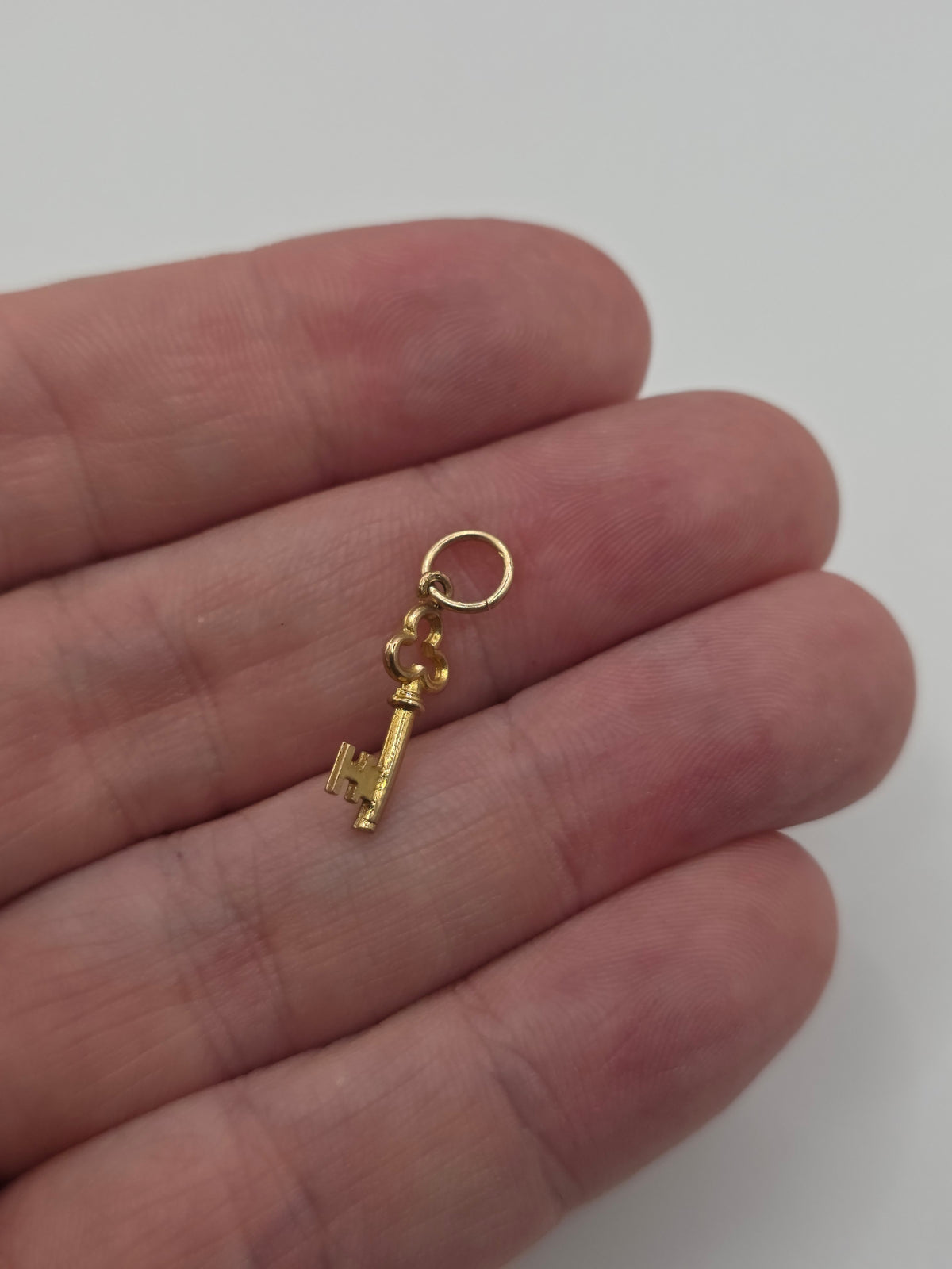 9ct gold initial H key charm