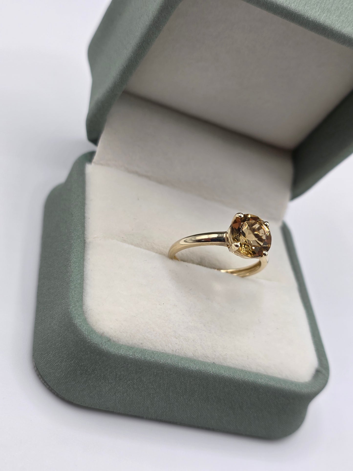 9ct gold citrine ring
