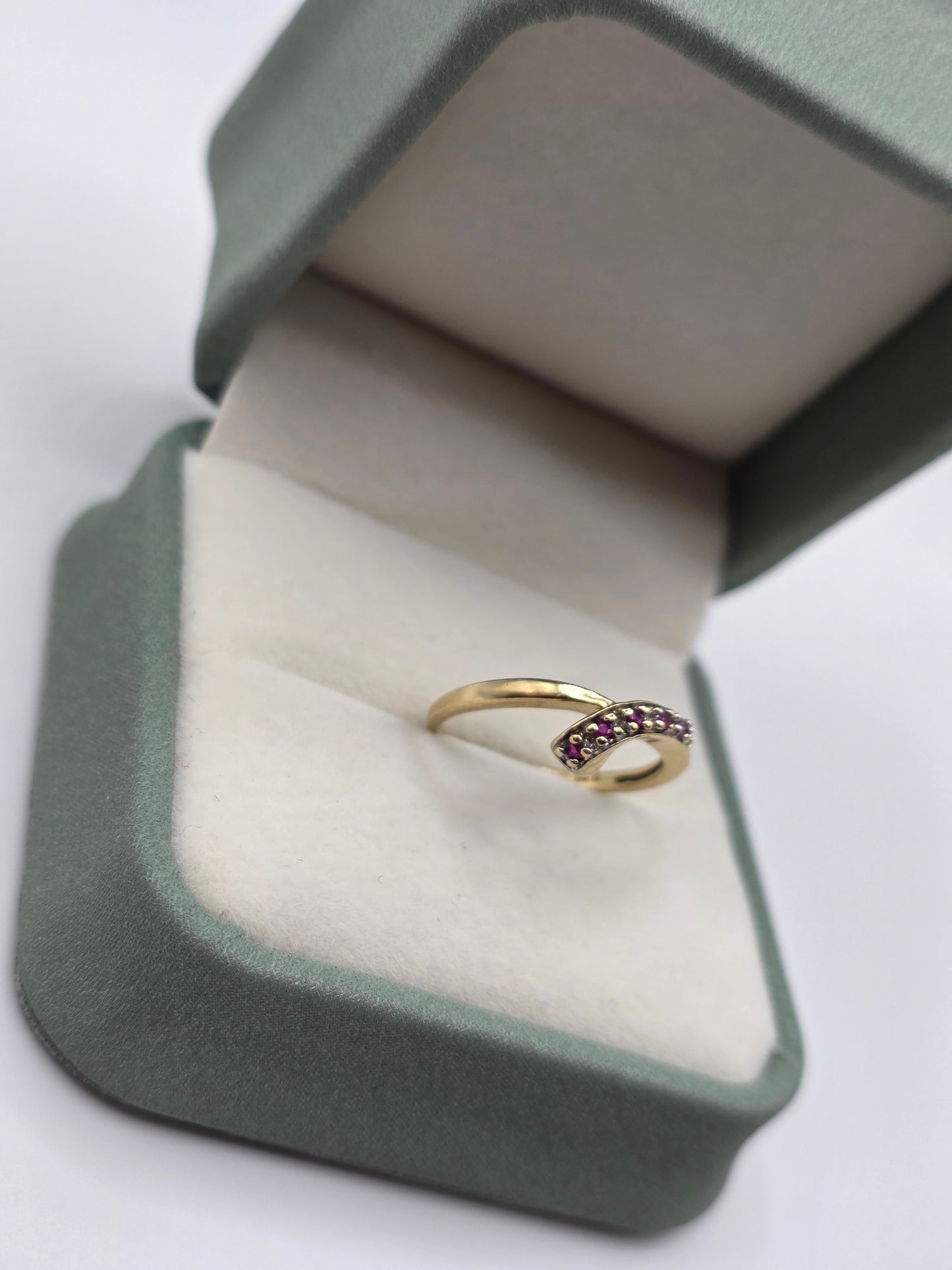 9ct gold ruby and diamond ring
