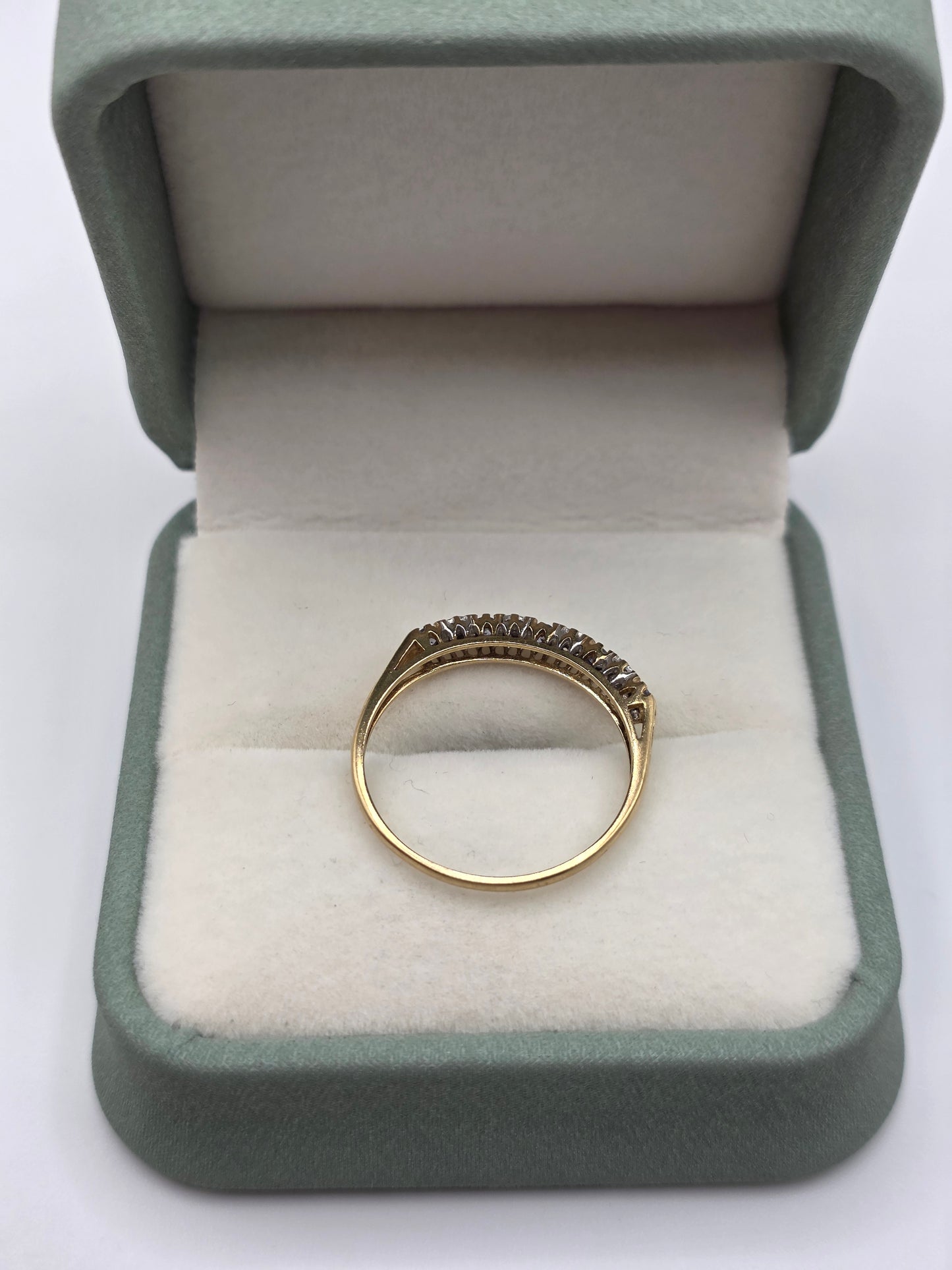 9ct gold tanzanite and diamond ring