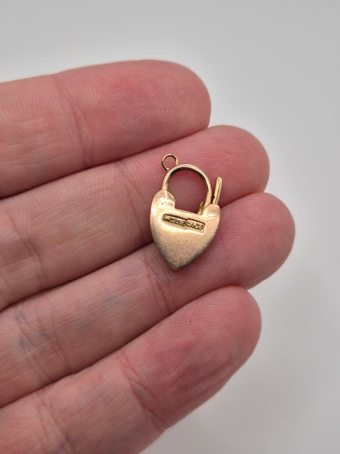 9ct rose gold padlock (31)