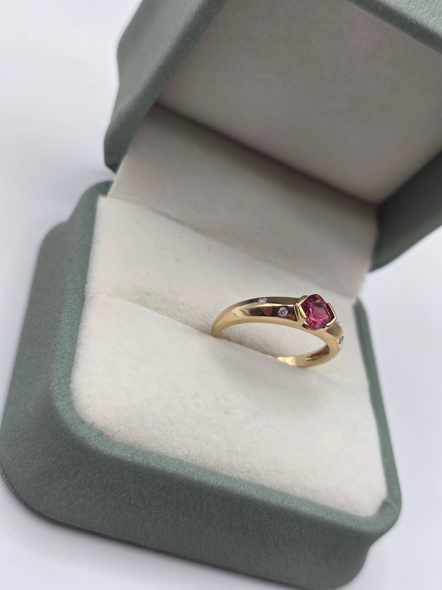 9ct gold pink topaz and diamond ring