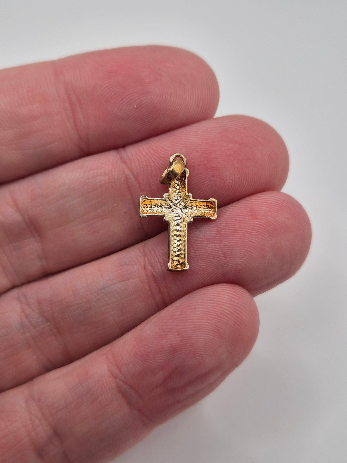 9ct gold cross pendant