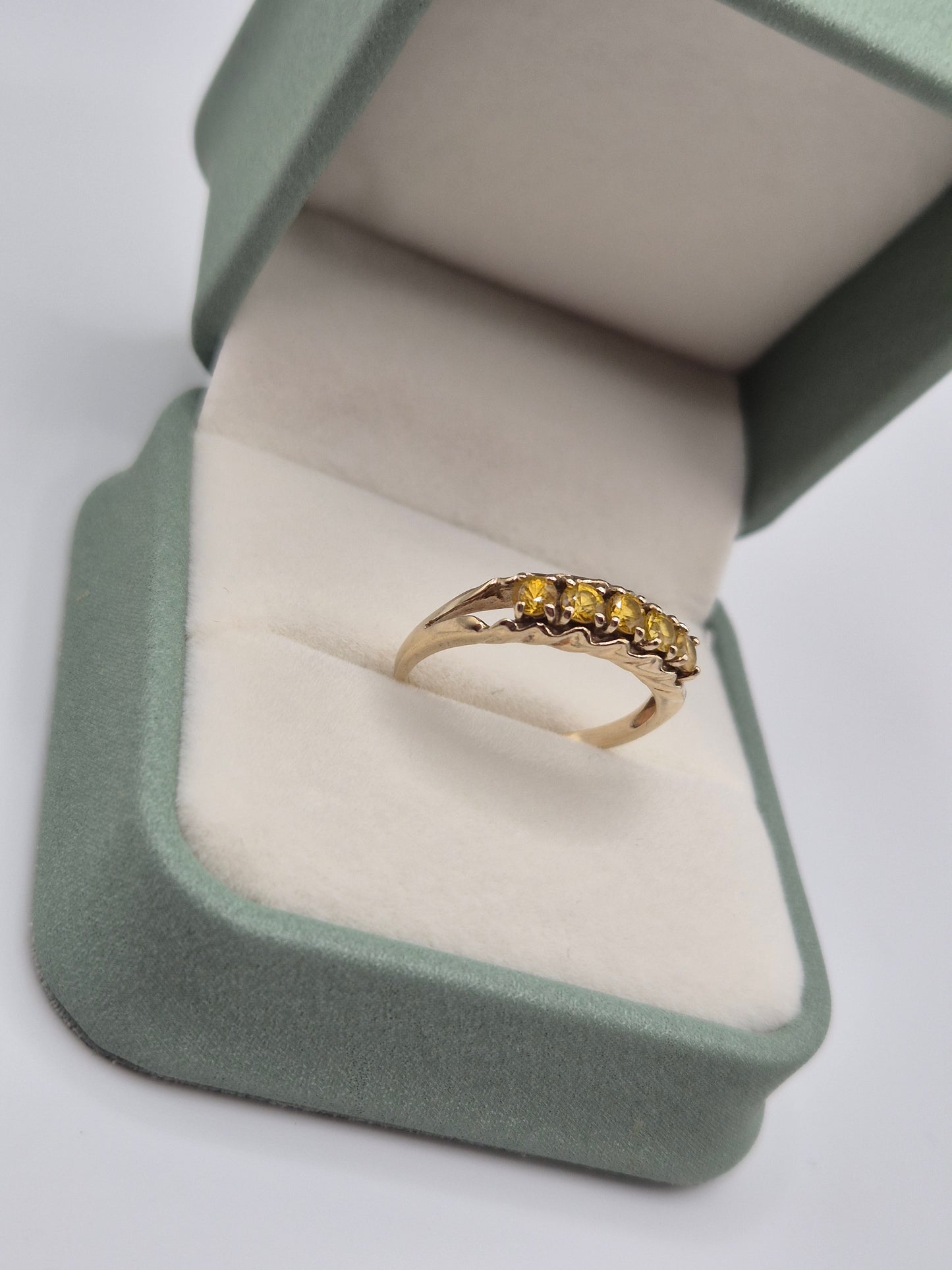 9ct gold yellow sapphire ring