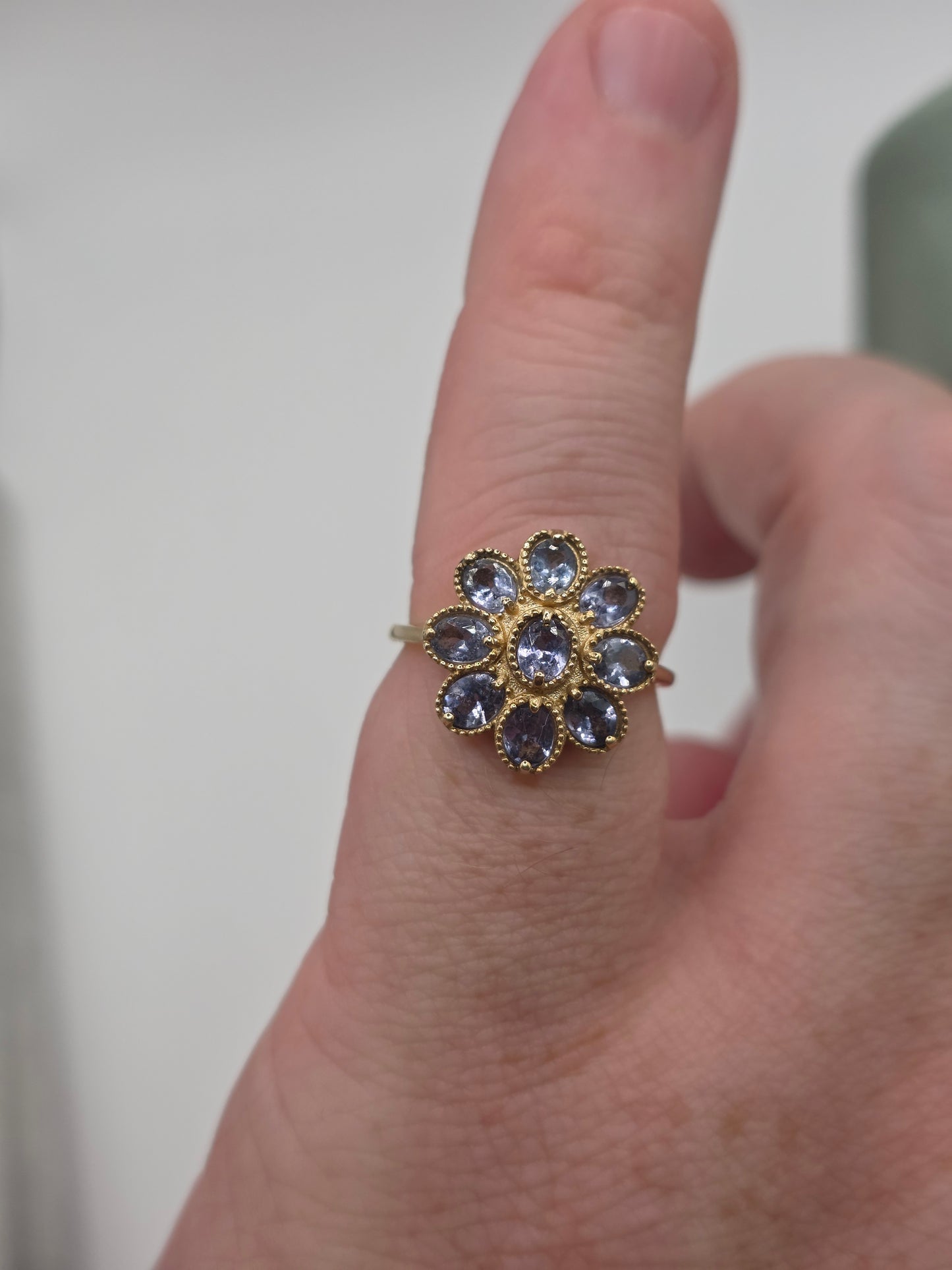 9ct gold tanzanite ring