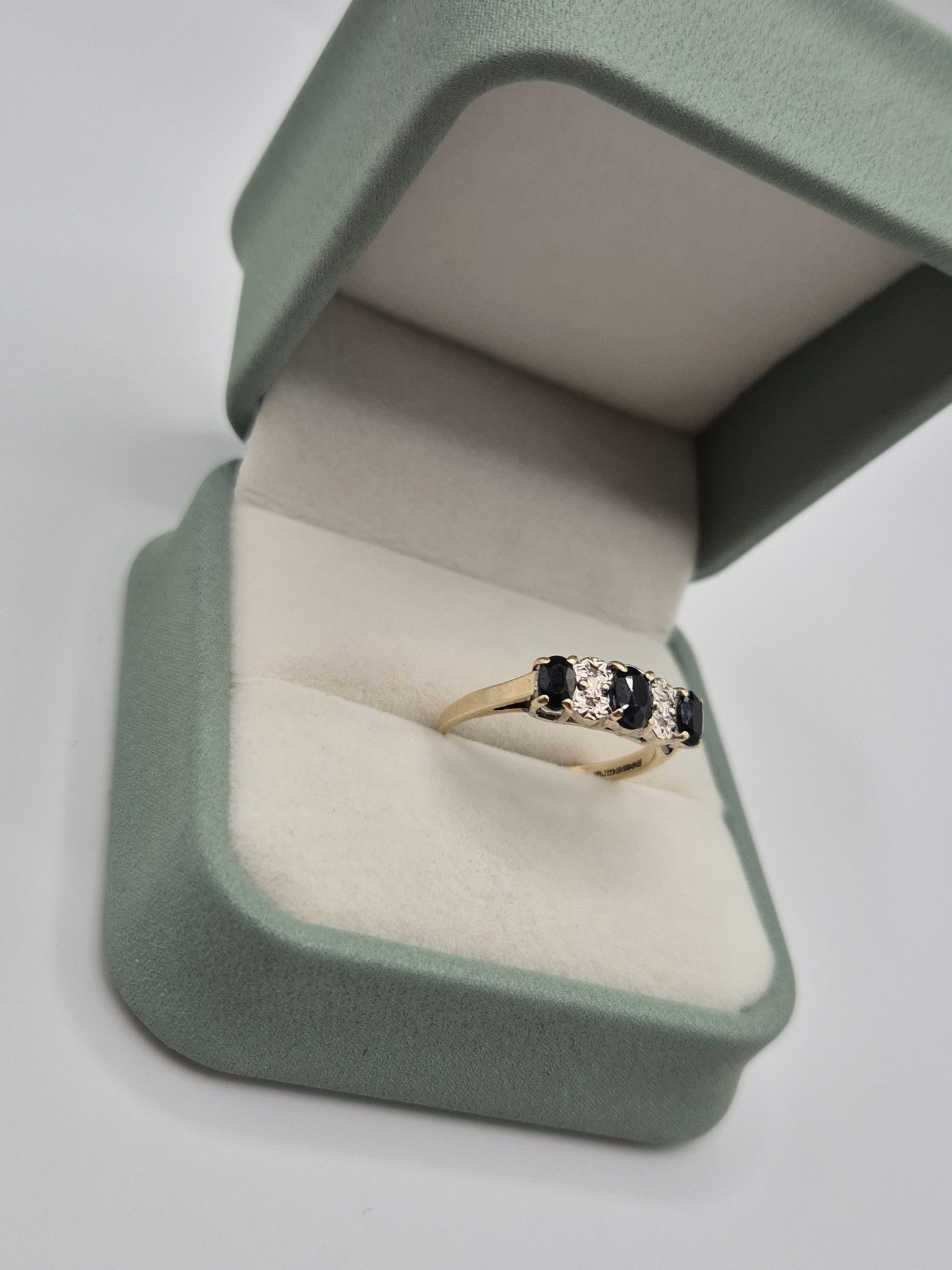 9ct gold sapphire and diamond ring