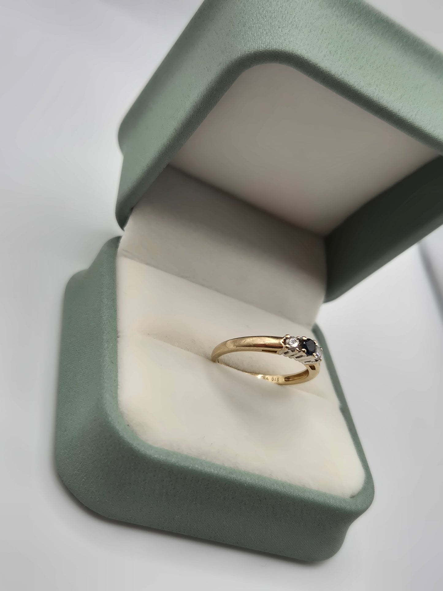 9ct gold sapphire and diamond ring