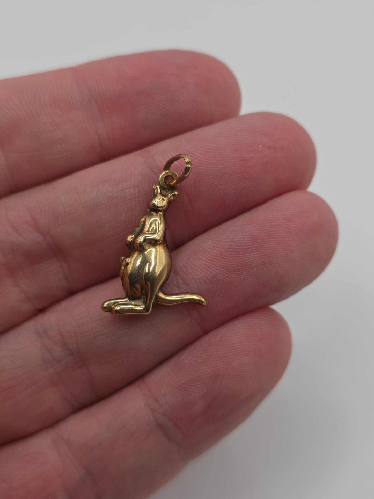 9ct gold kangaroo charm