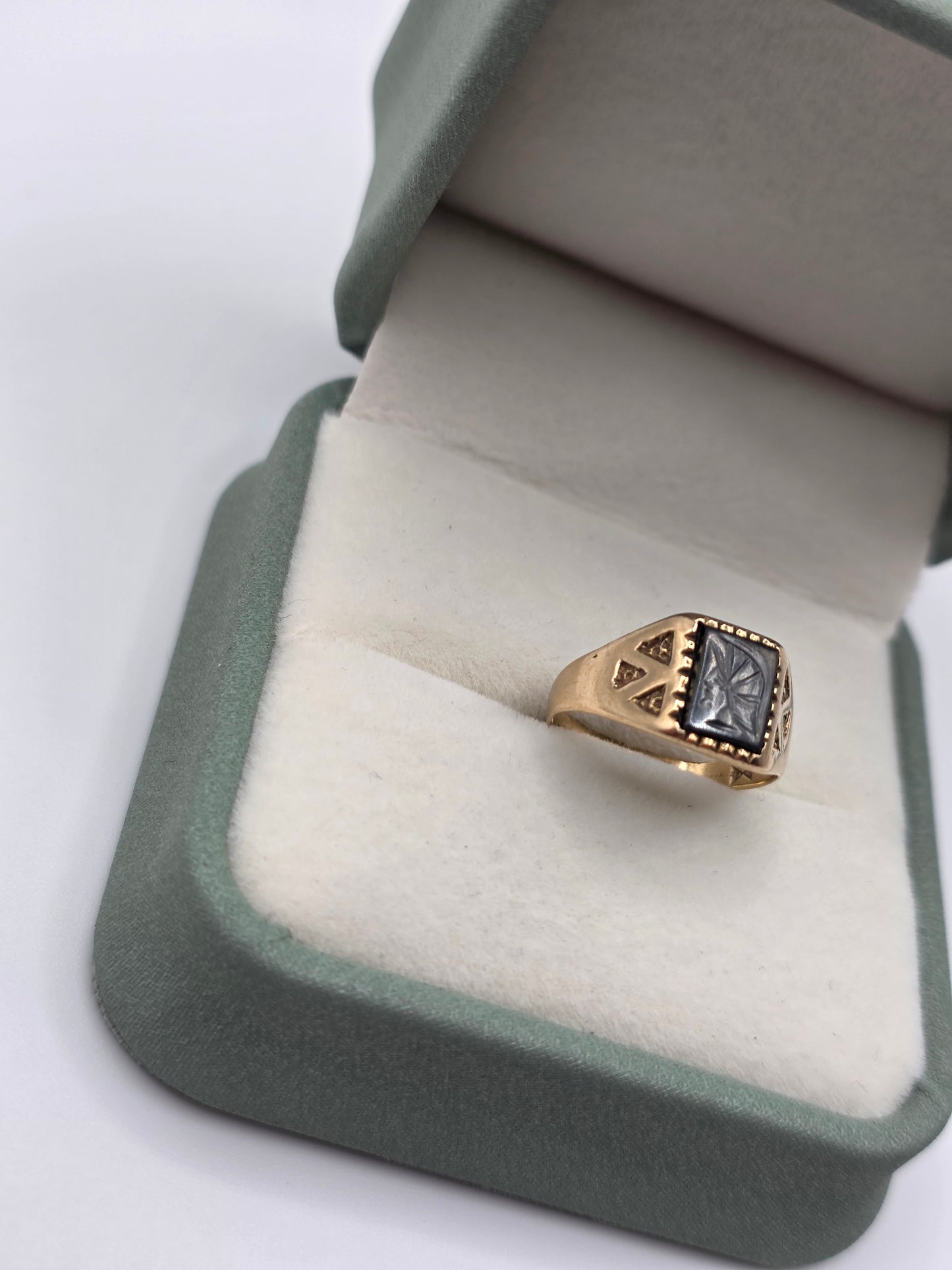9ct gold hematite centurion ring