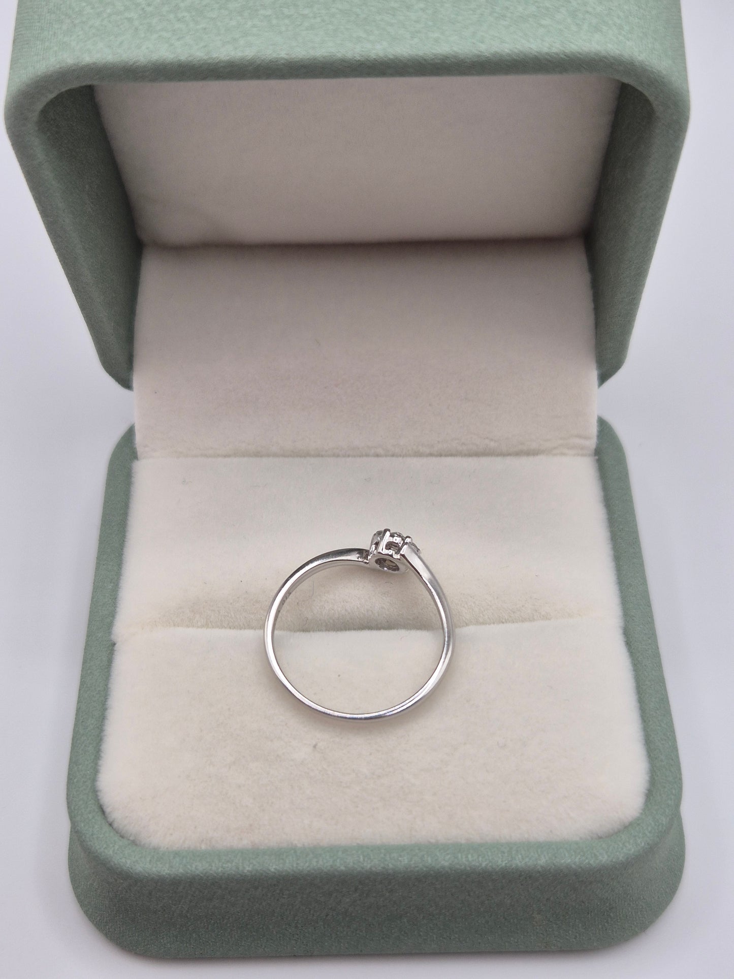 9ct white gold diamond cluster ring