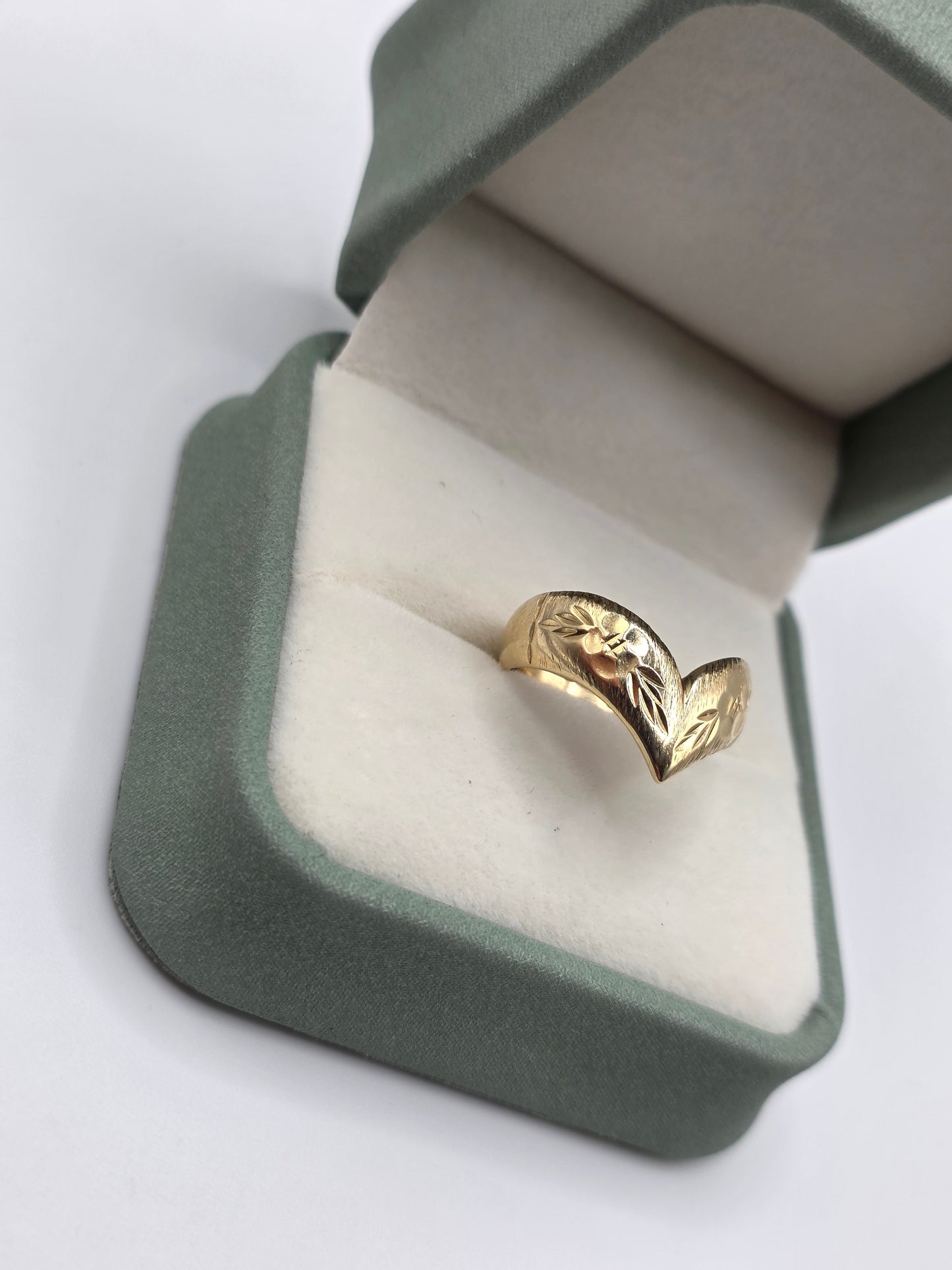 9ct gold wishbone ring