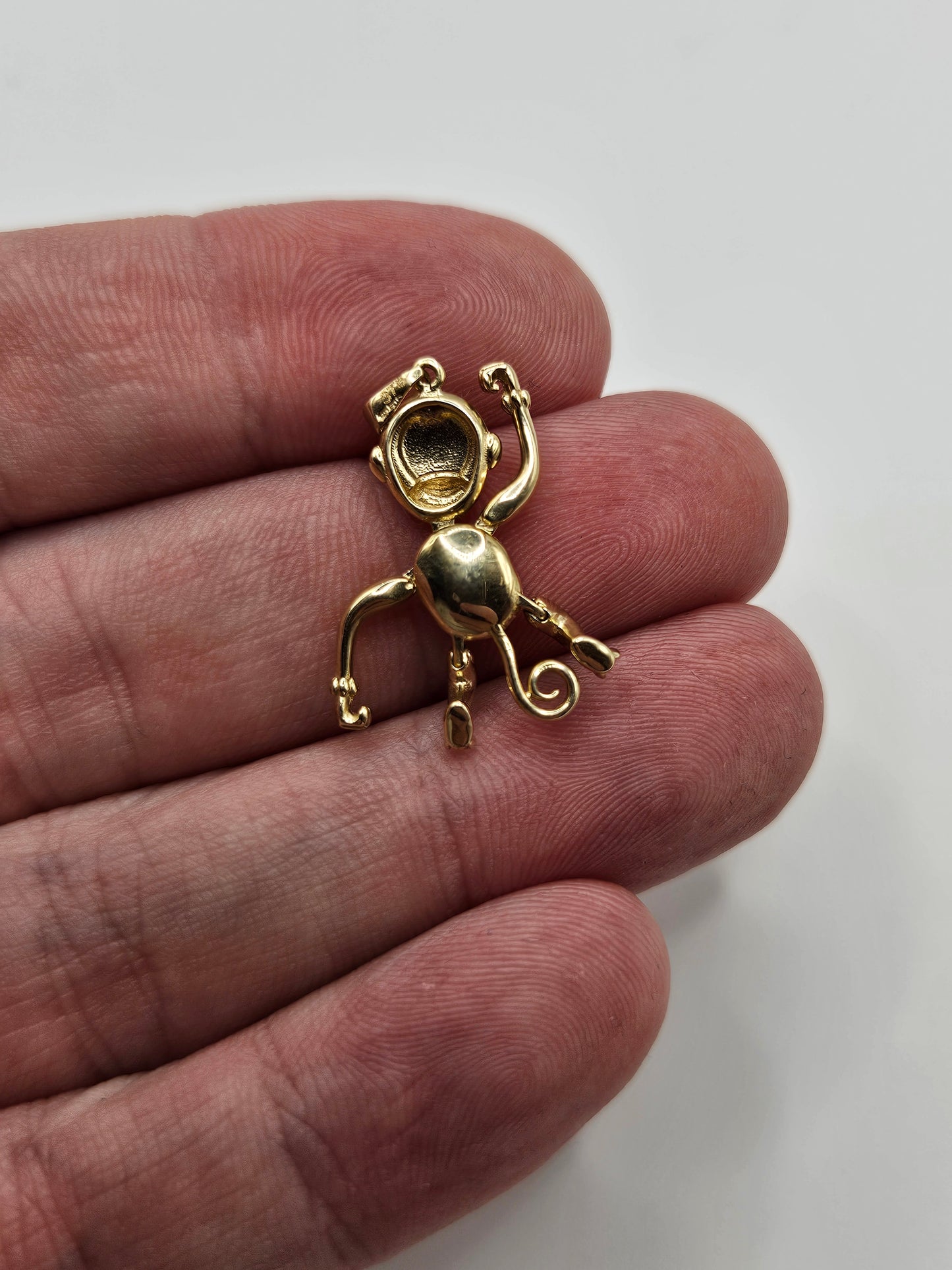 9ct gold monkey pendant