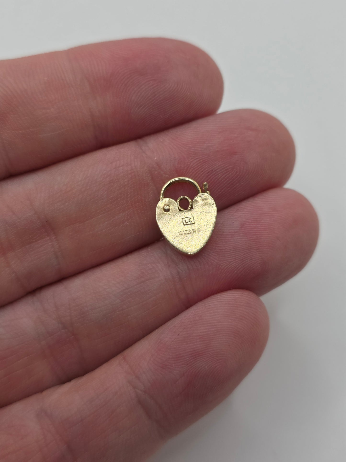 9ct gold padlock 67