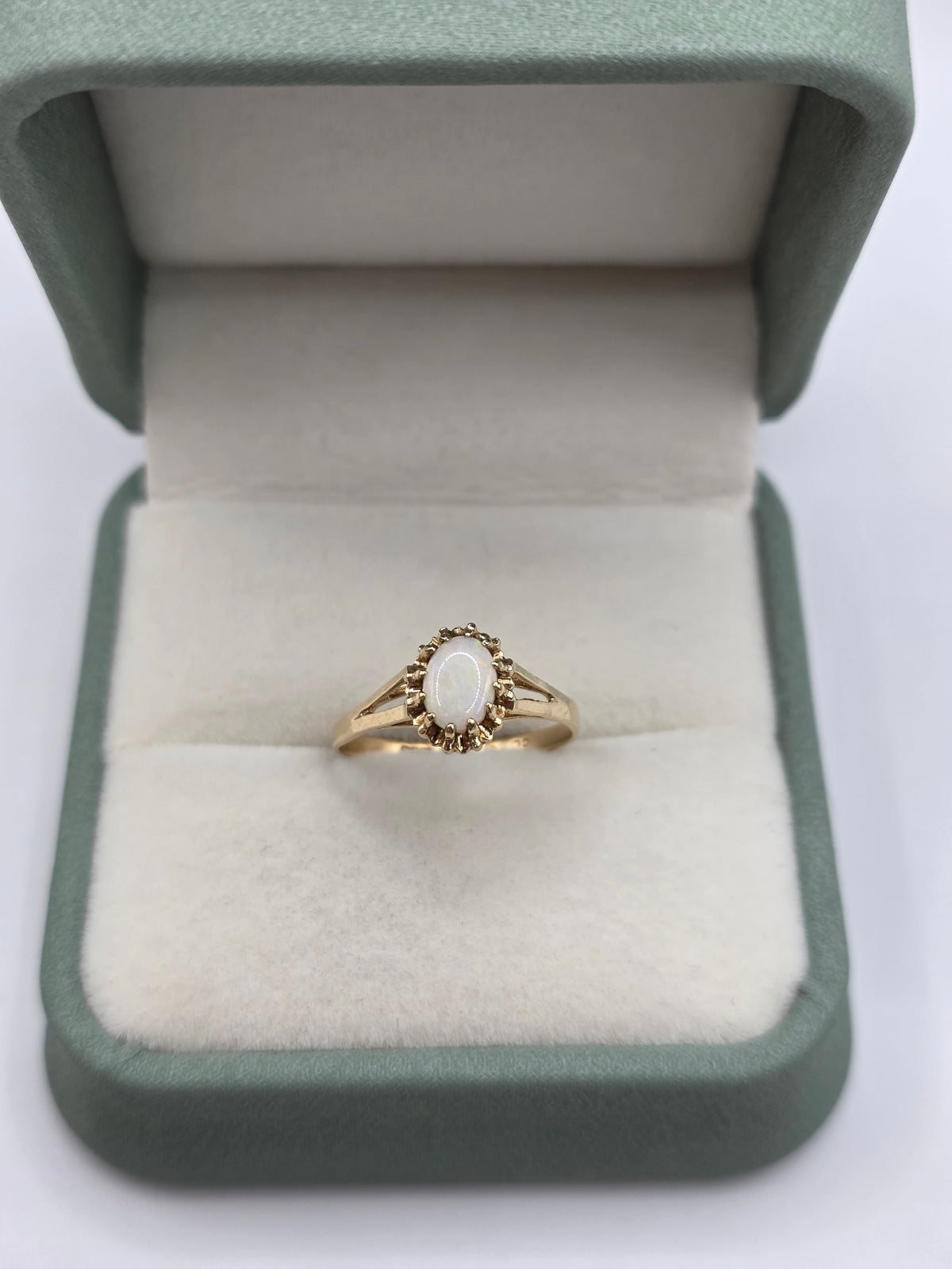 9ct gold opal ring