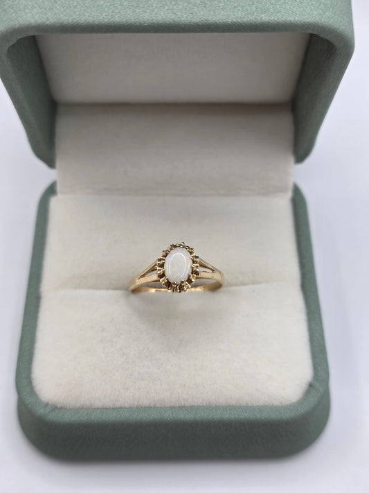 9ct gold opal ring