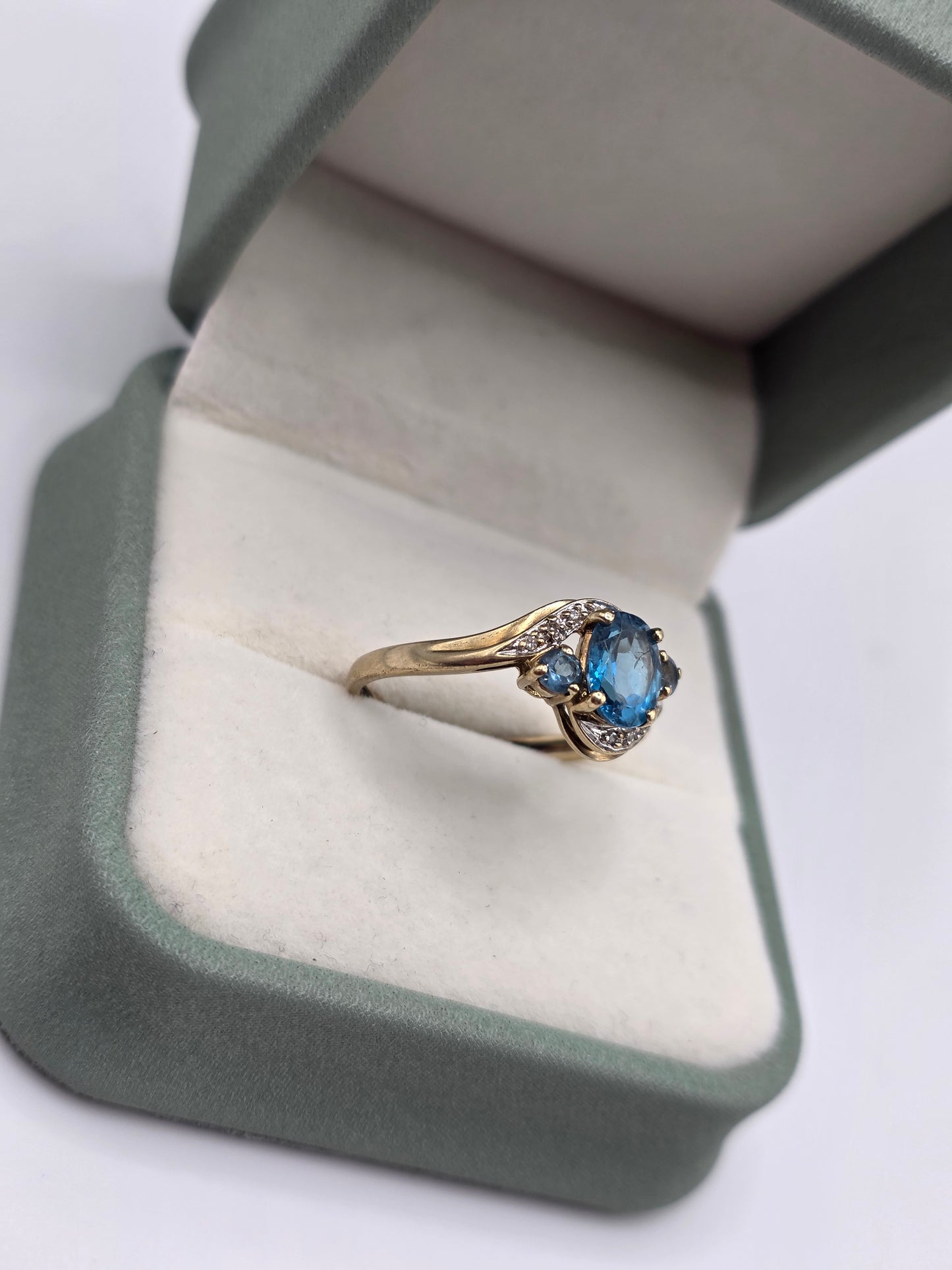 9ct gold topaz and diamond ring