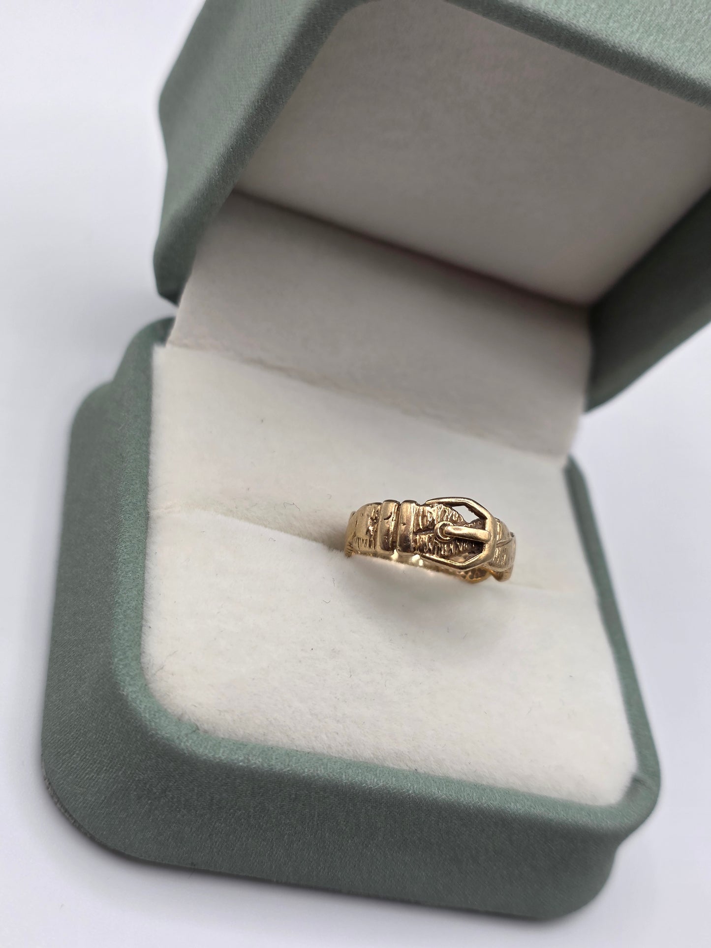 9ct gold buckle ring