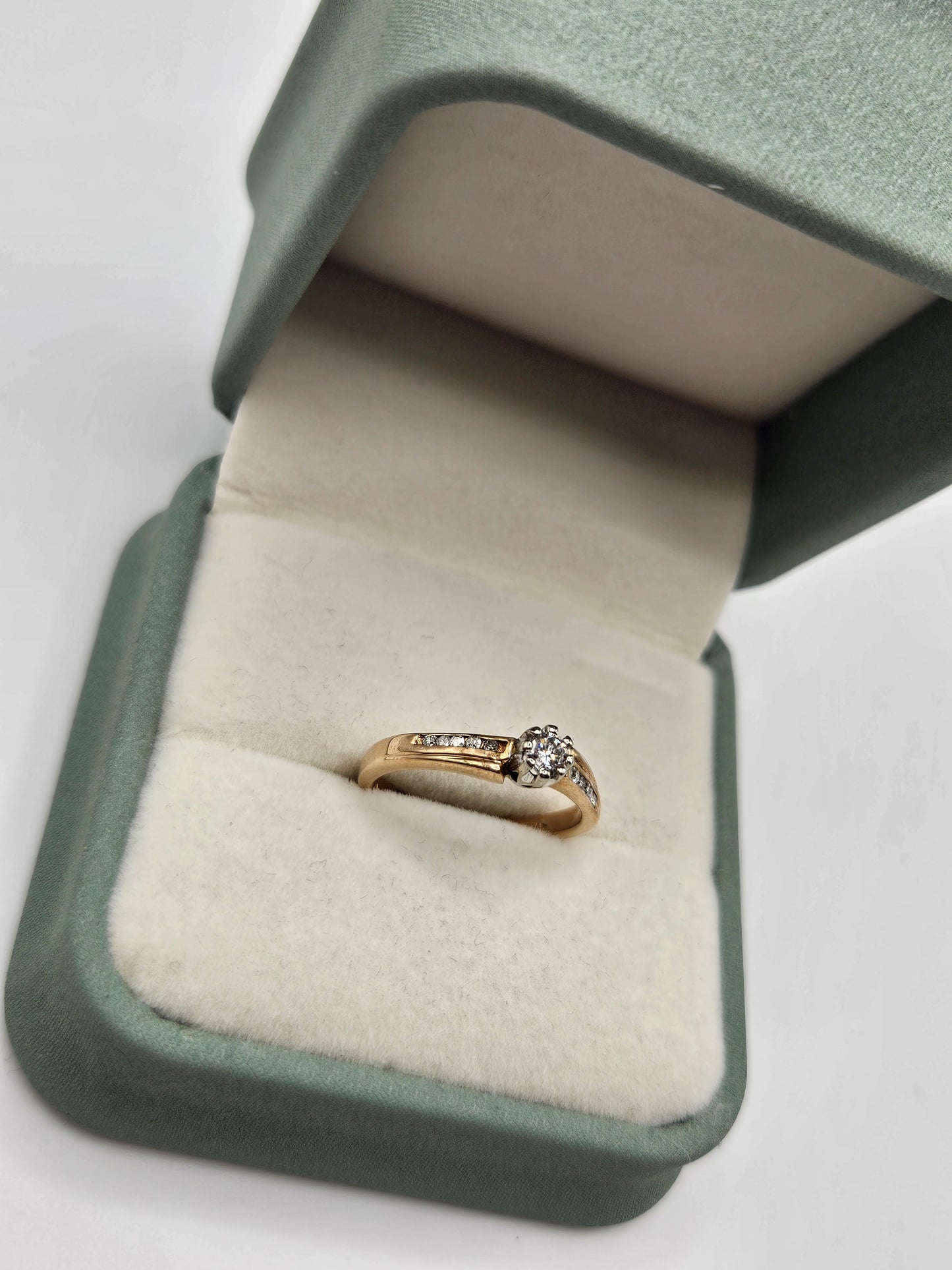 9ct gold diamond ring