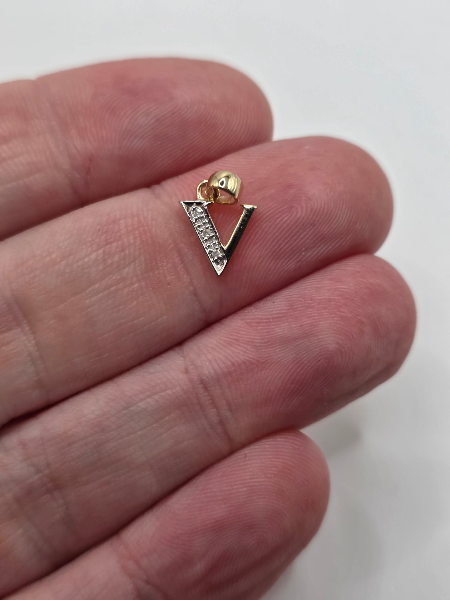 9ct gold diamond initial V pendant