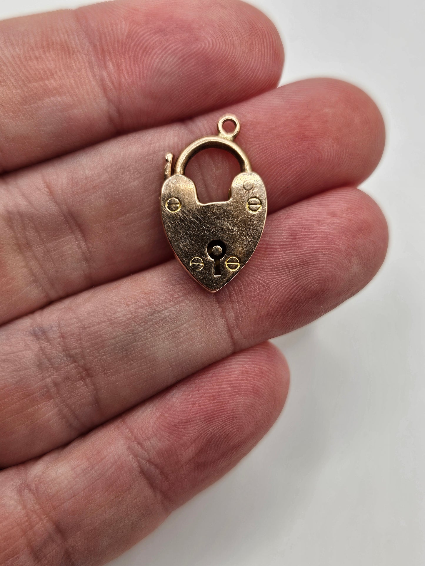 9ct gold padlock pendant