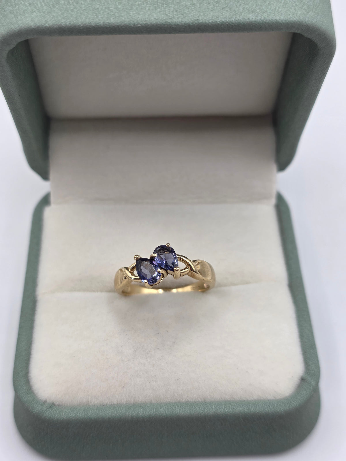 9ct gold tanzanite ring