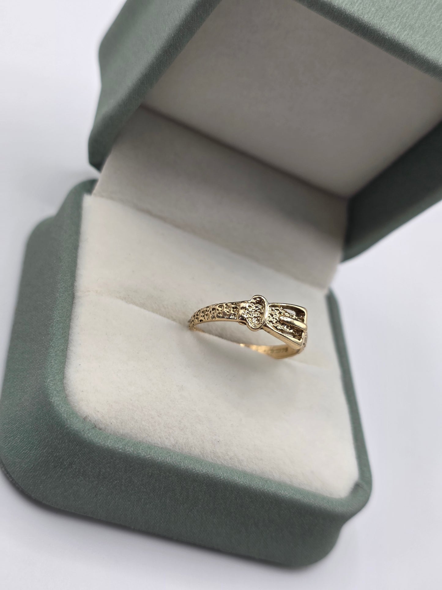 9ct gold buckle ring