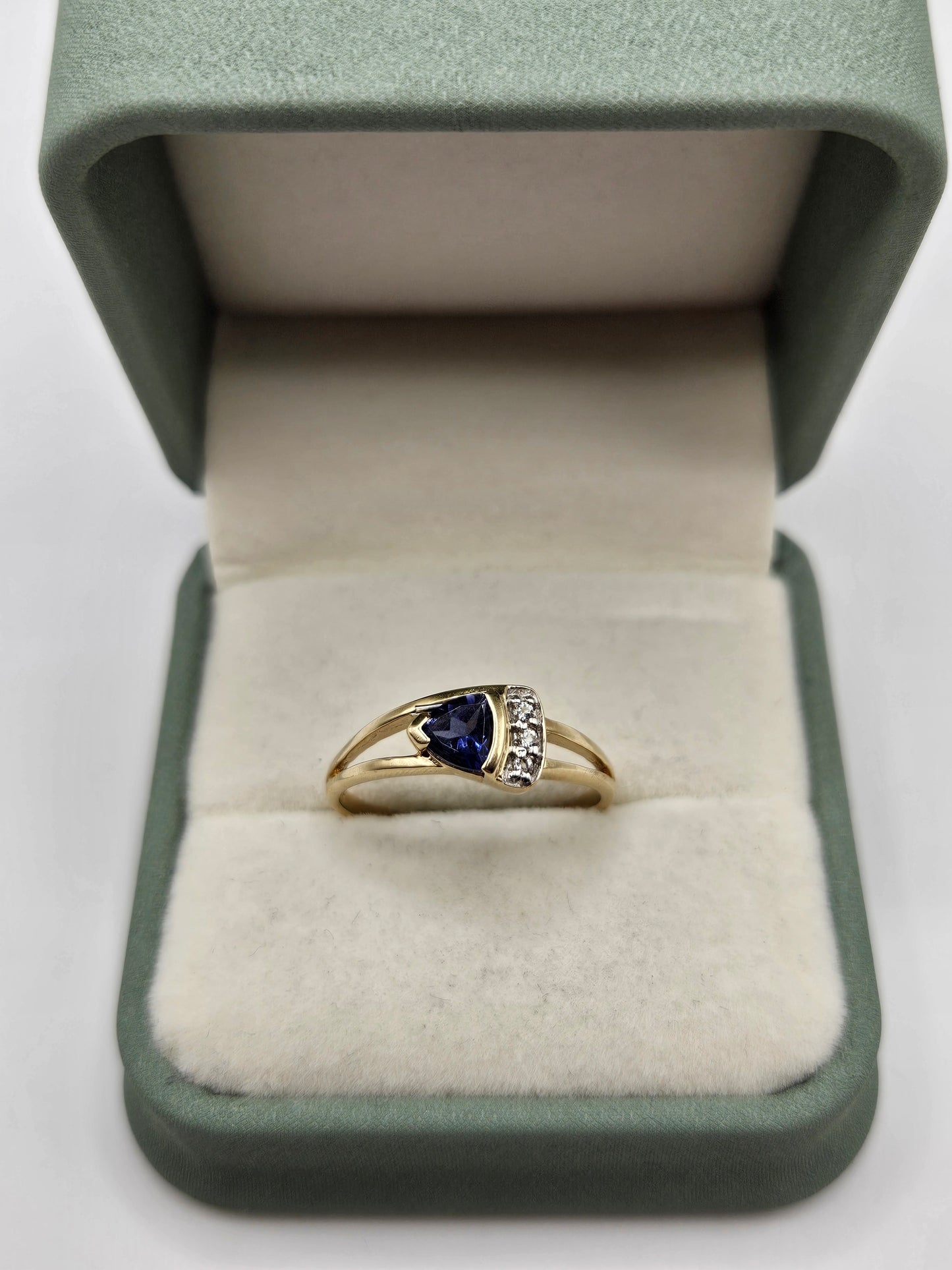 9ct gold iolite and zircon ring