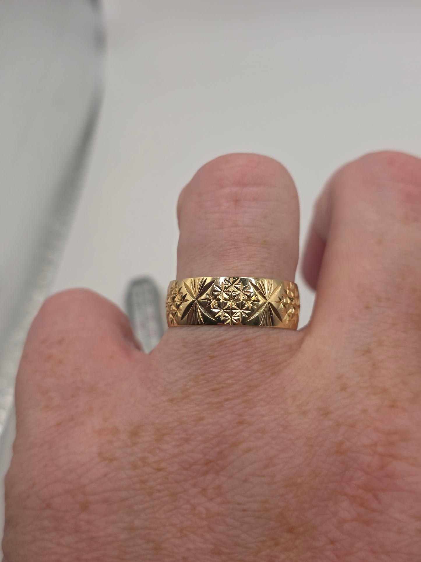 9ct gold patterned eternity ring
