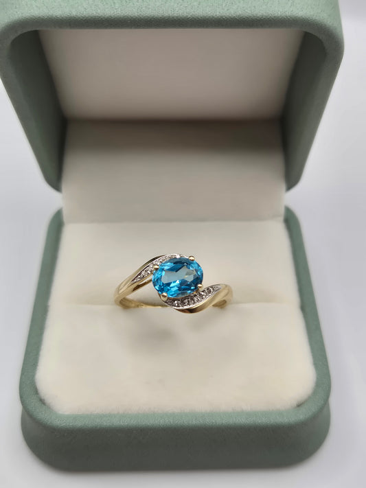 9ct gold topaz and diamond ring