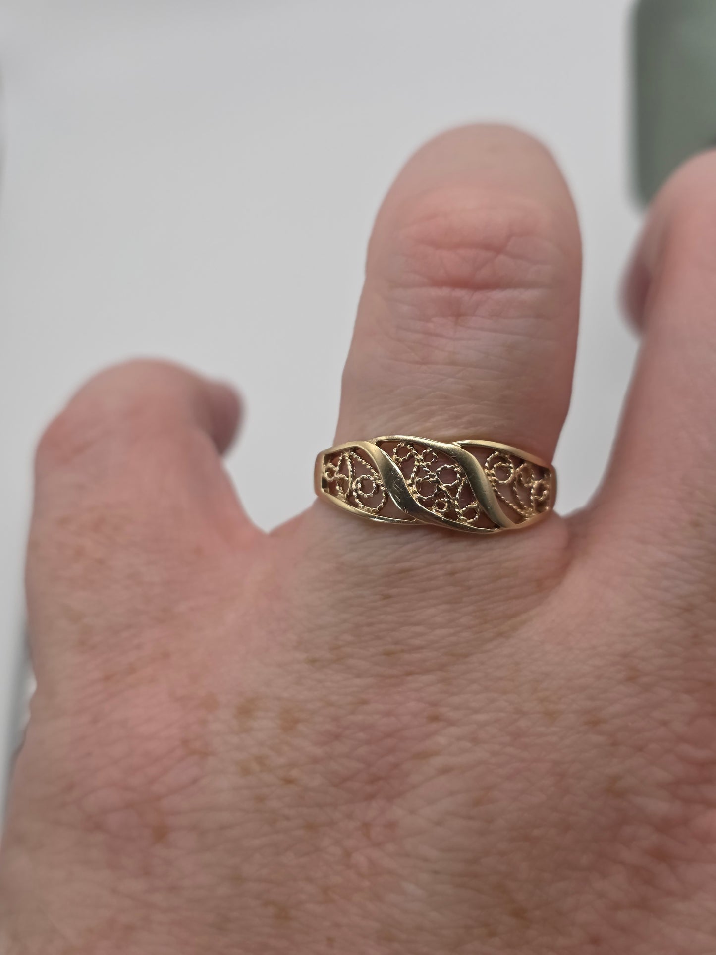 9ct gold ring