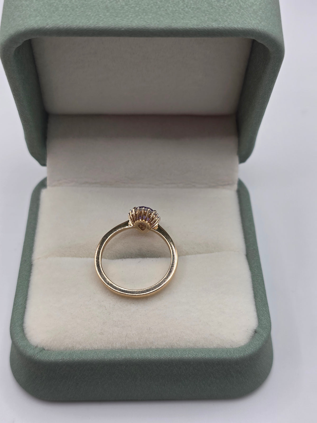 9ct gold amethyst and diamond ring