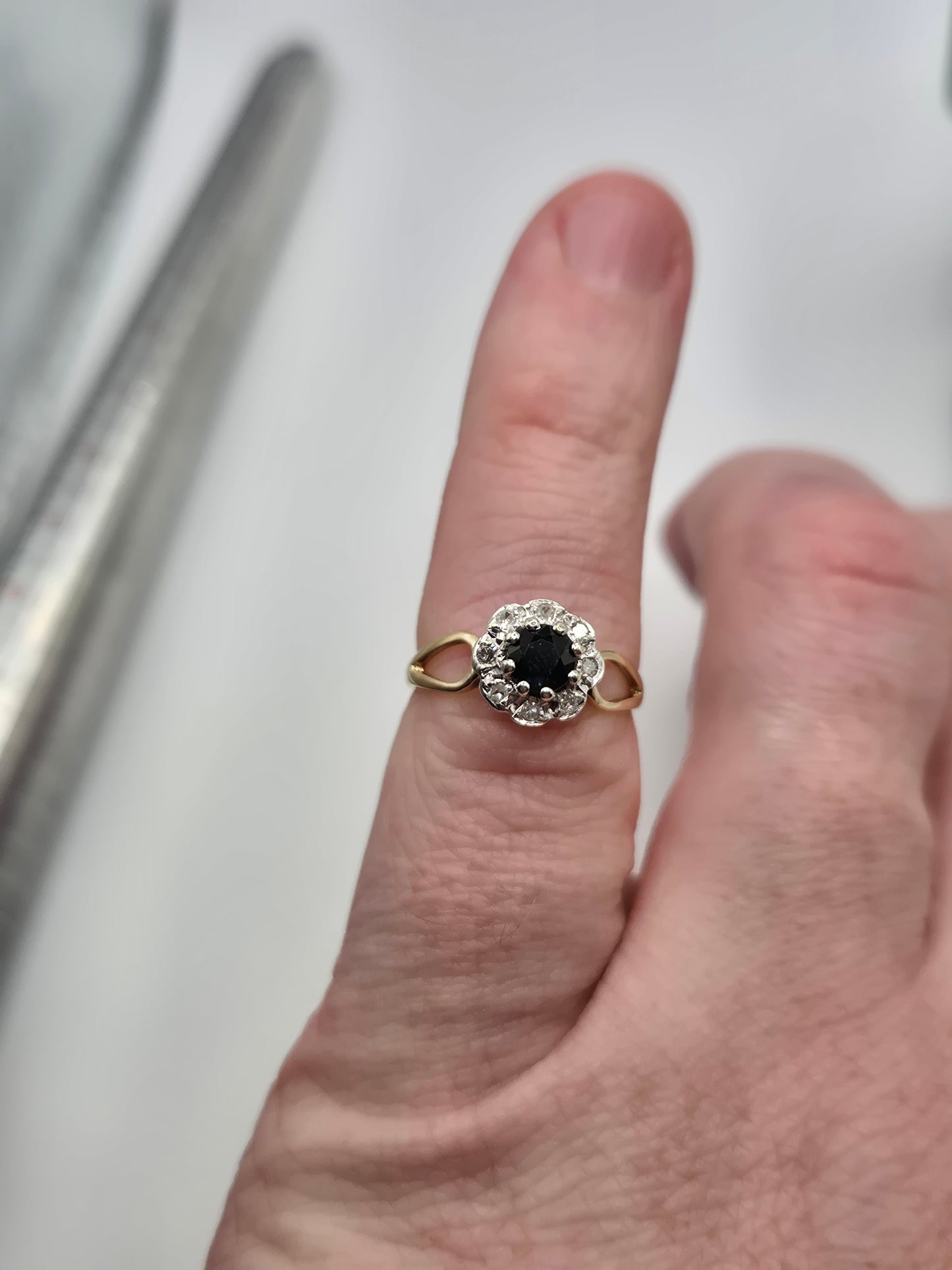 9ct gold sapphire and diamond ring