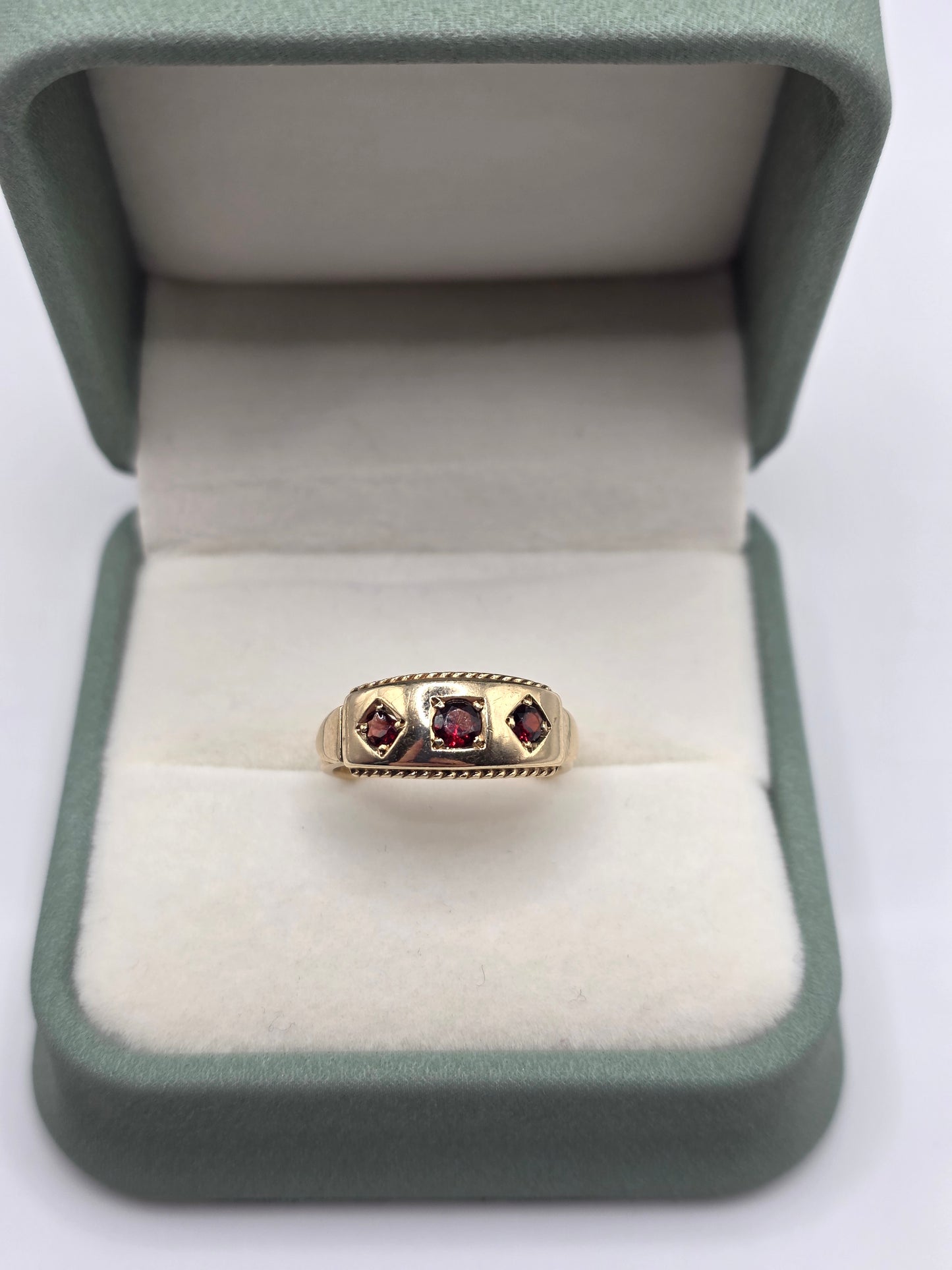 9ct gold garnet gypsy ring