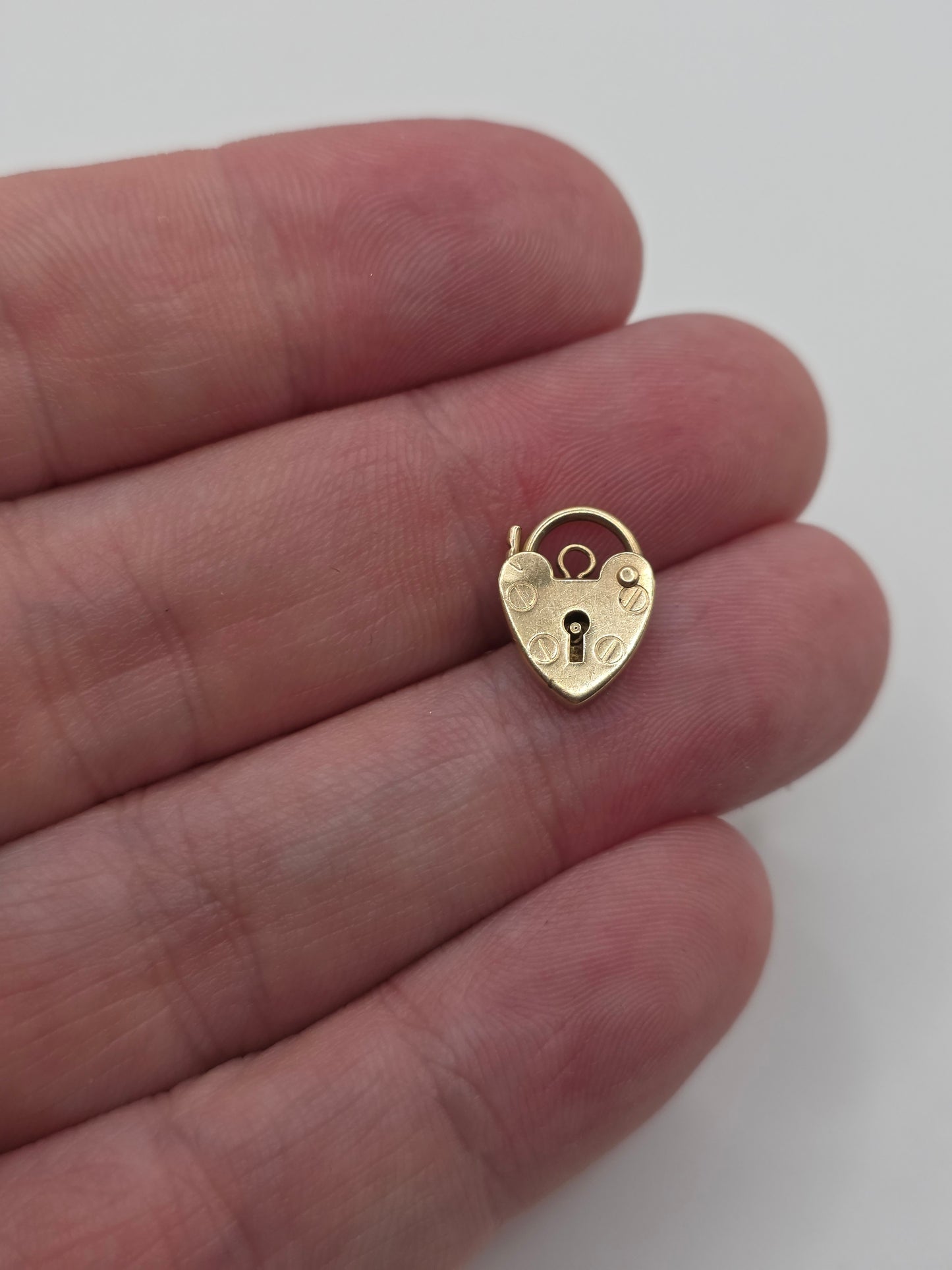 9ct gold padlock 63