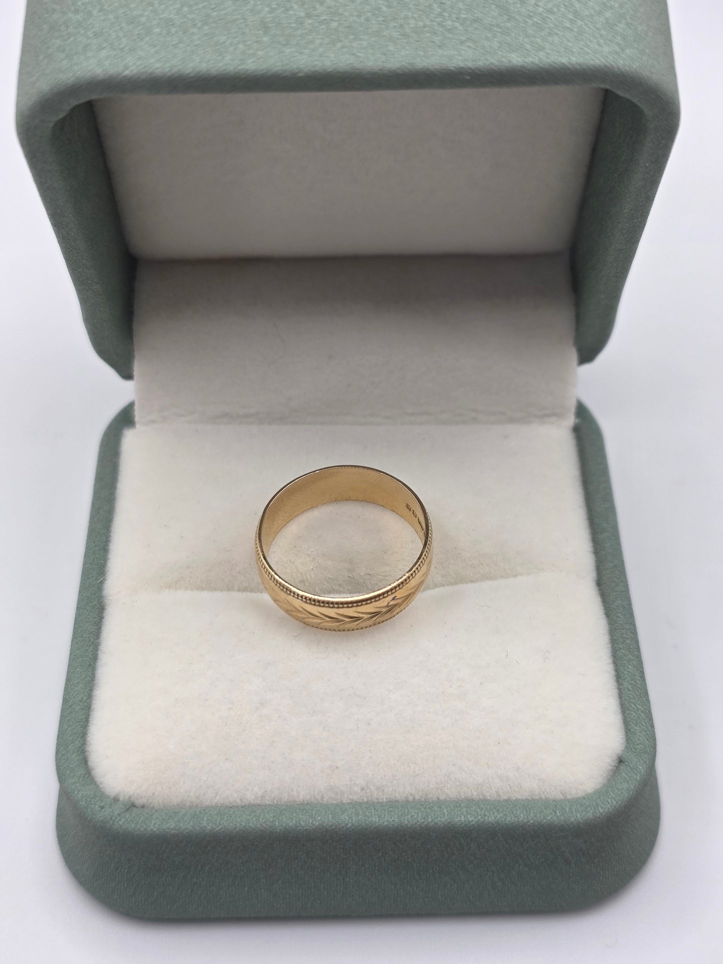 9ct gold patterned band ring