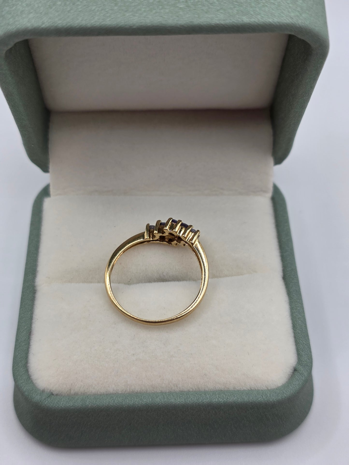 9ct gold tanzanite ring