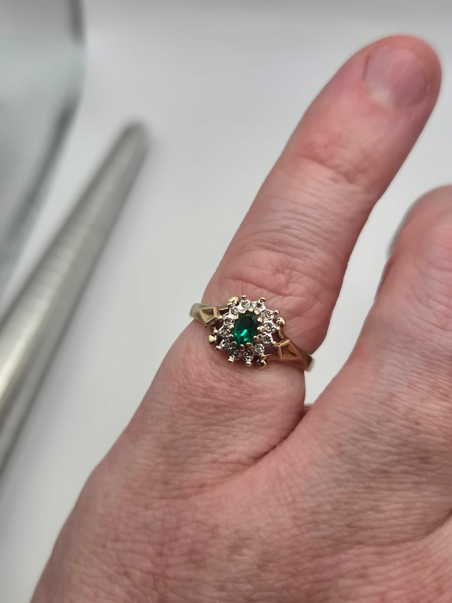 9ct gold diopside and diamond ring