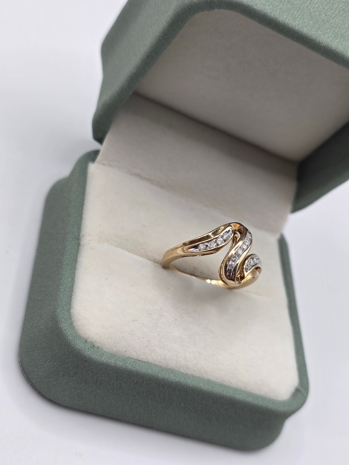 9ct gold diamond ring