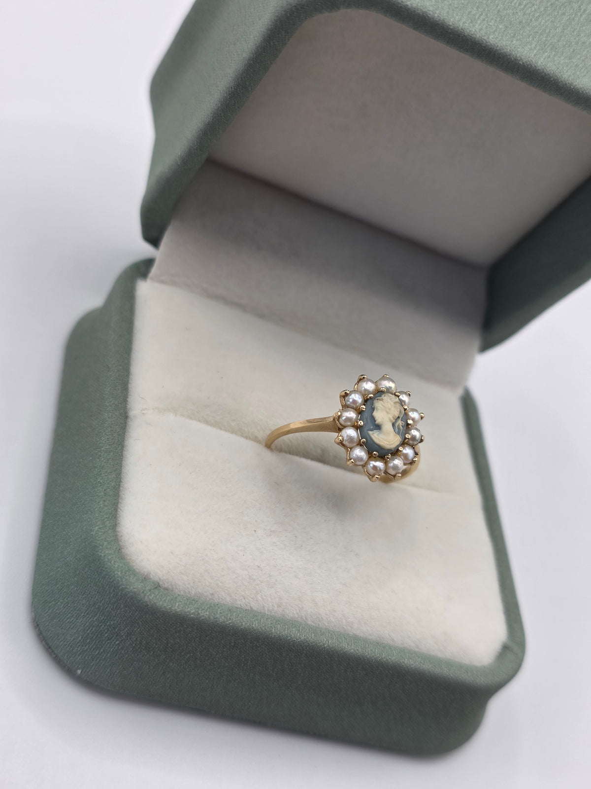9ct gold limoge and pearl ring