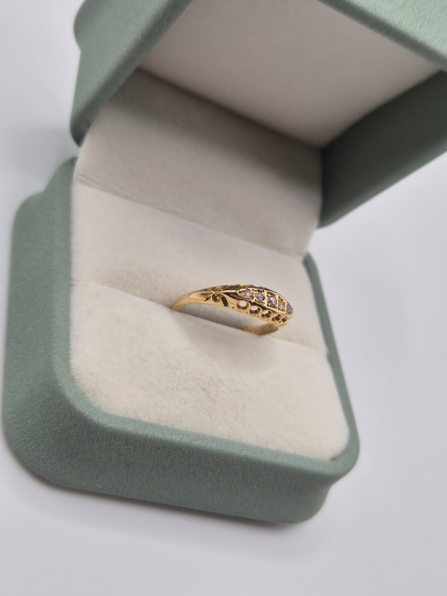 Antique 18ct gold diamond ring