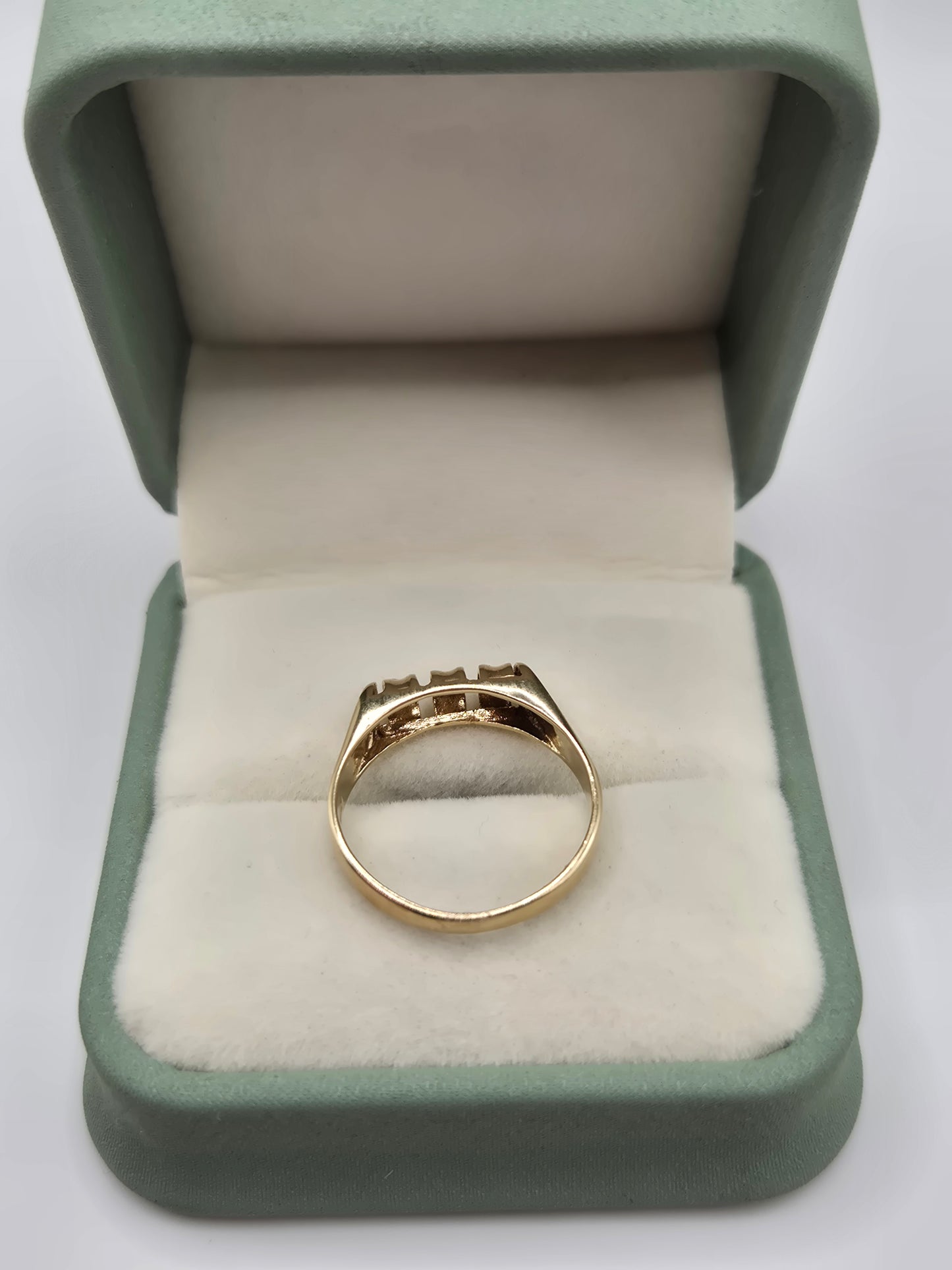 9ct gold ring