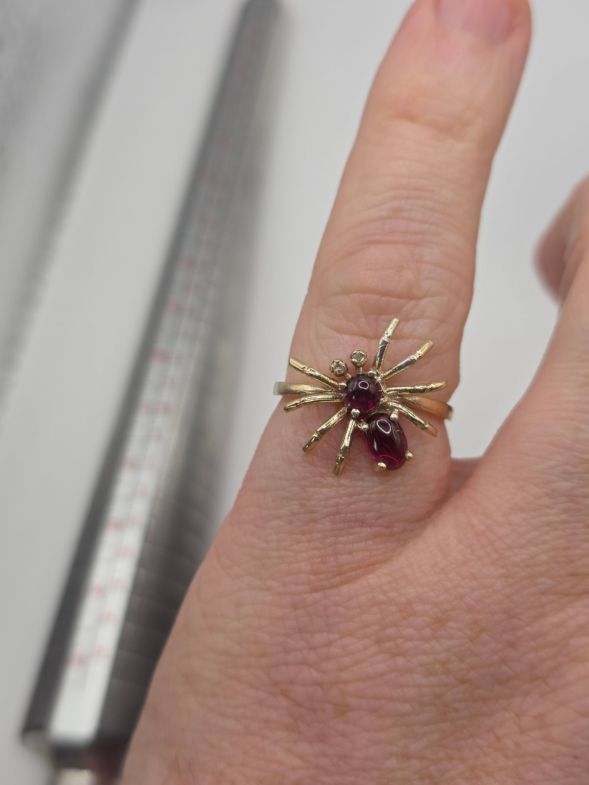 9ct gold cabachon garnet and diamond spider ring