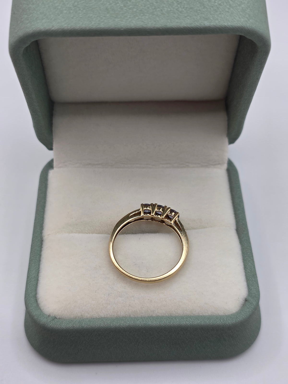 9ct gold tanzanite and diamond ring